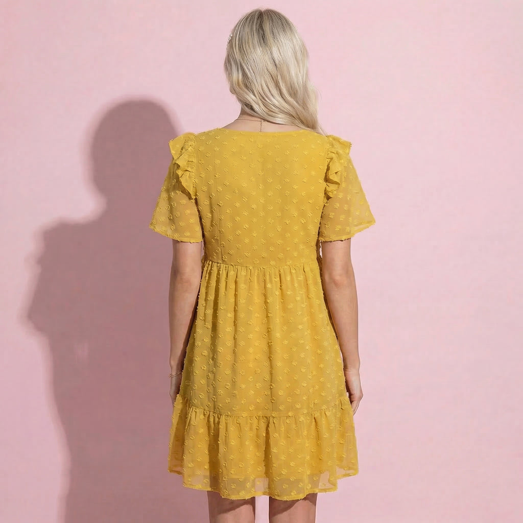 Vestido floral texturizado con hombros con volantes 