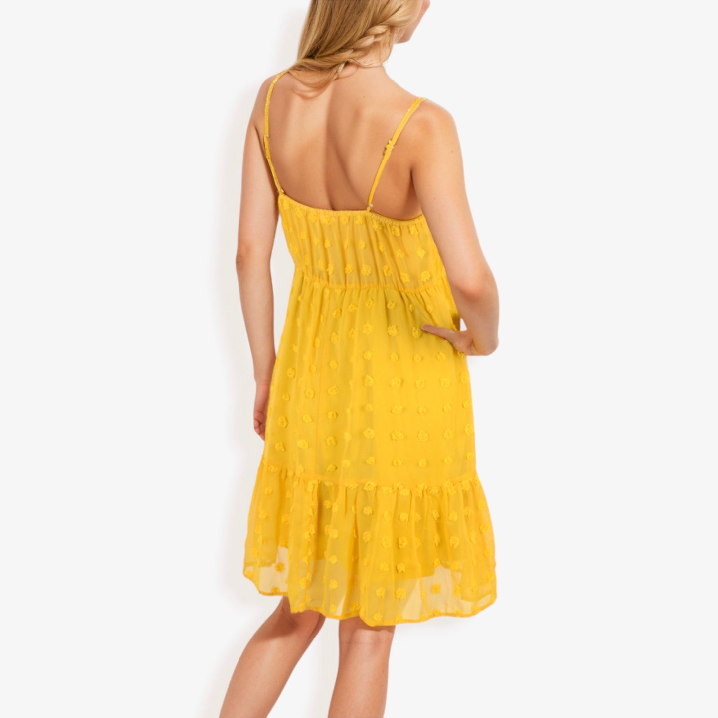Vestido de verano con volantes y lunares