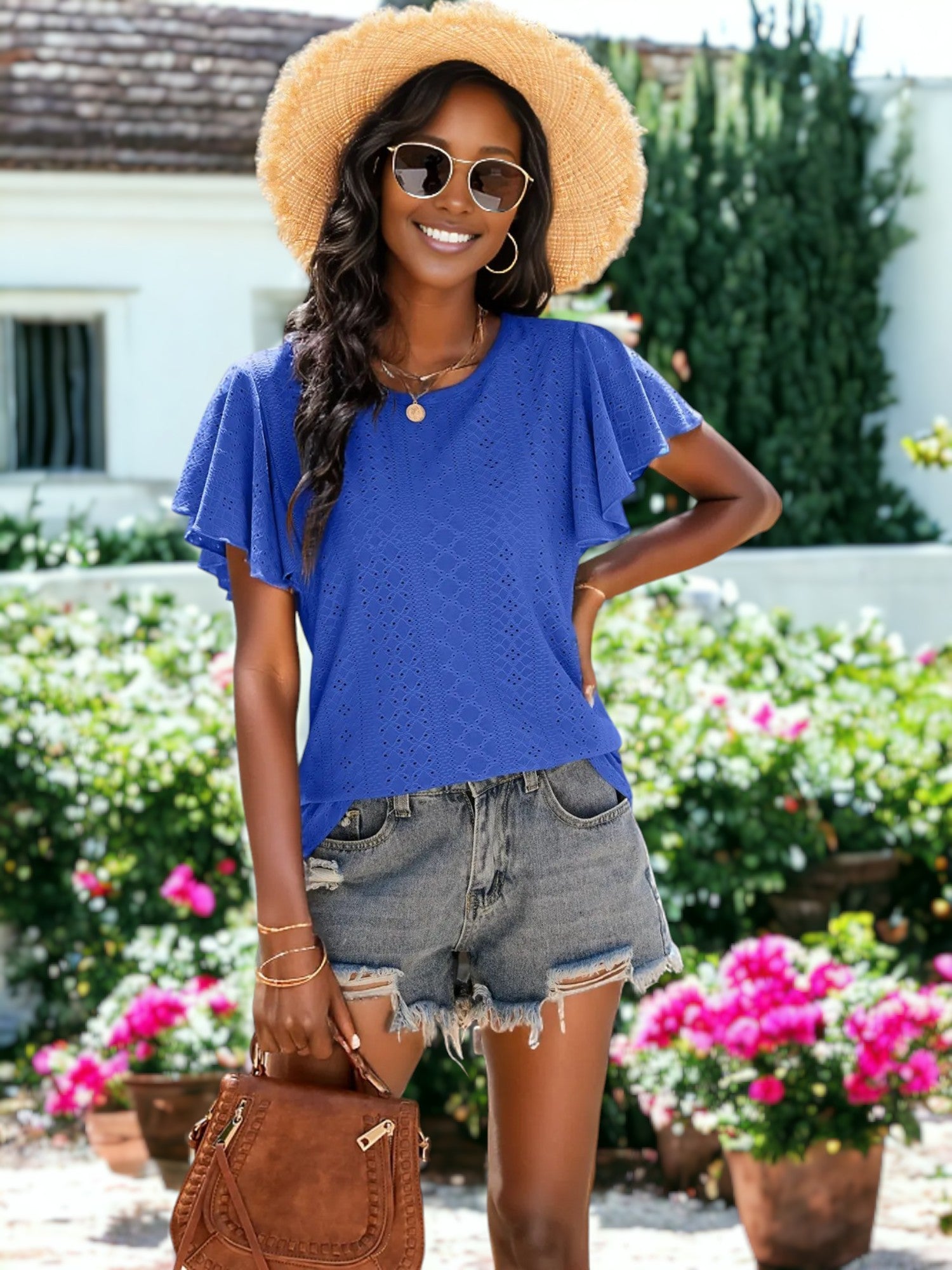 Blusa con ojales y mangas onduladas
