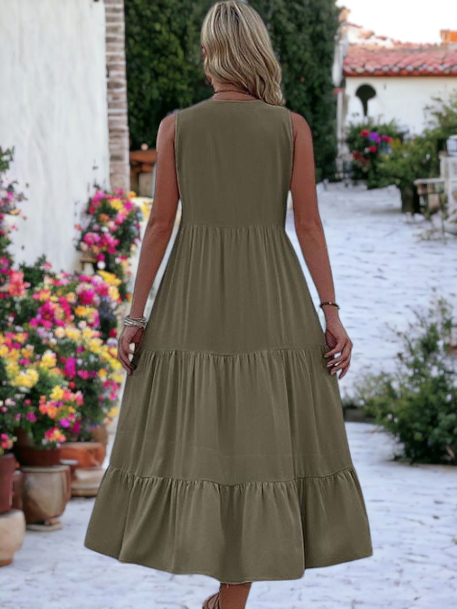 Vestido midi bohemio con volantes, cuello en V y botones detallados para mujer