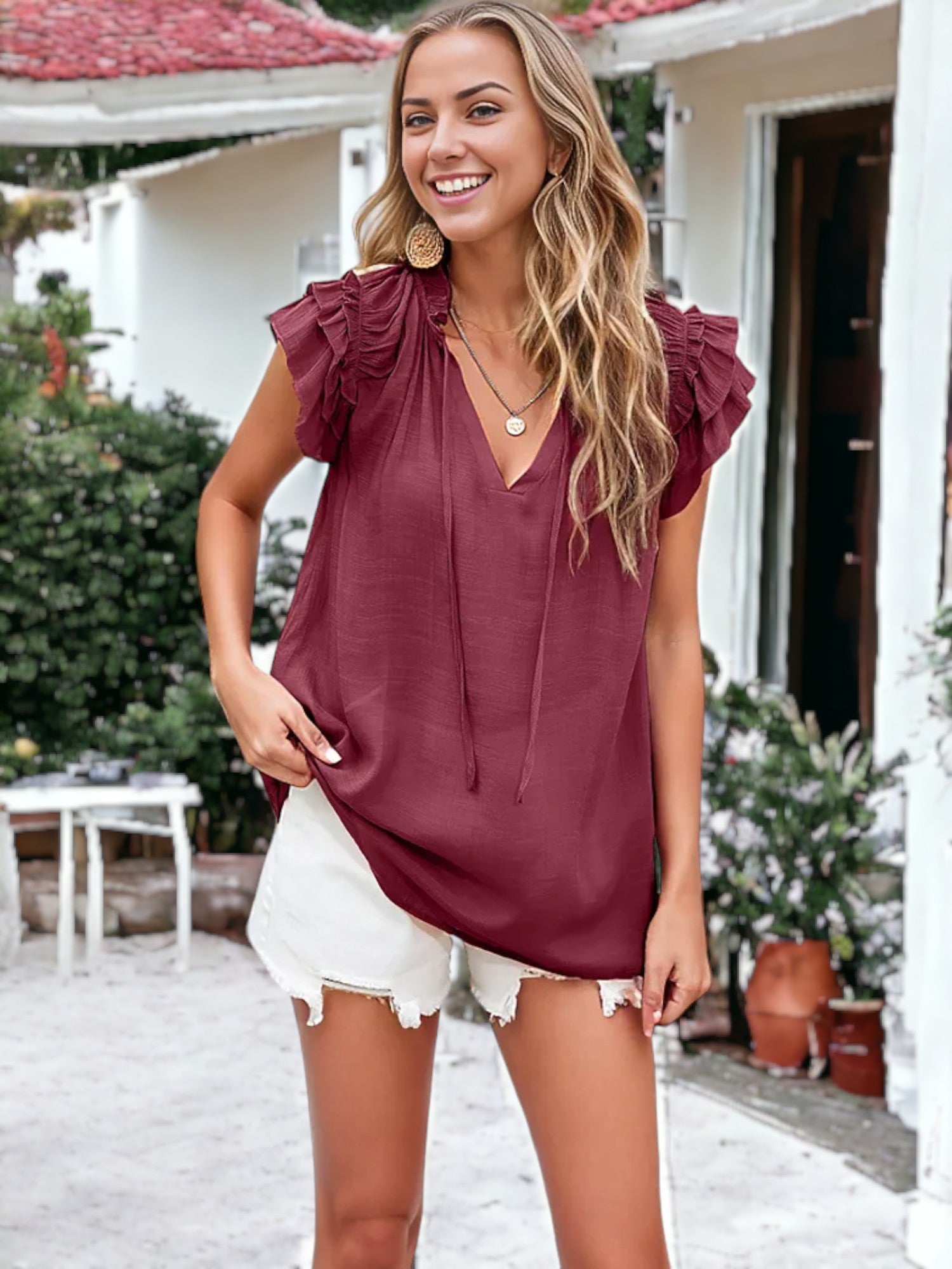 Blusa suave con volantes y cuello con lazo plisado