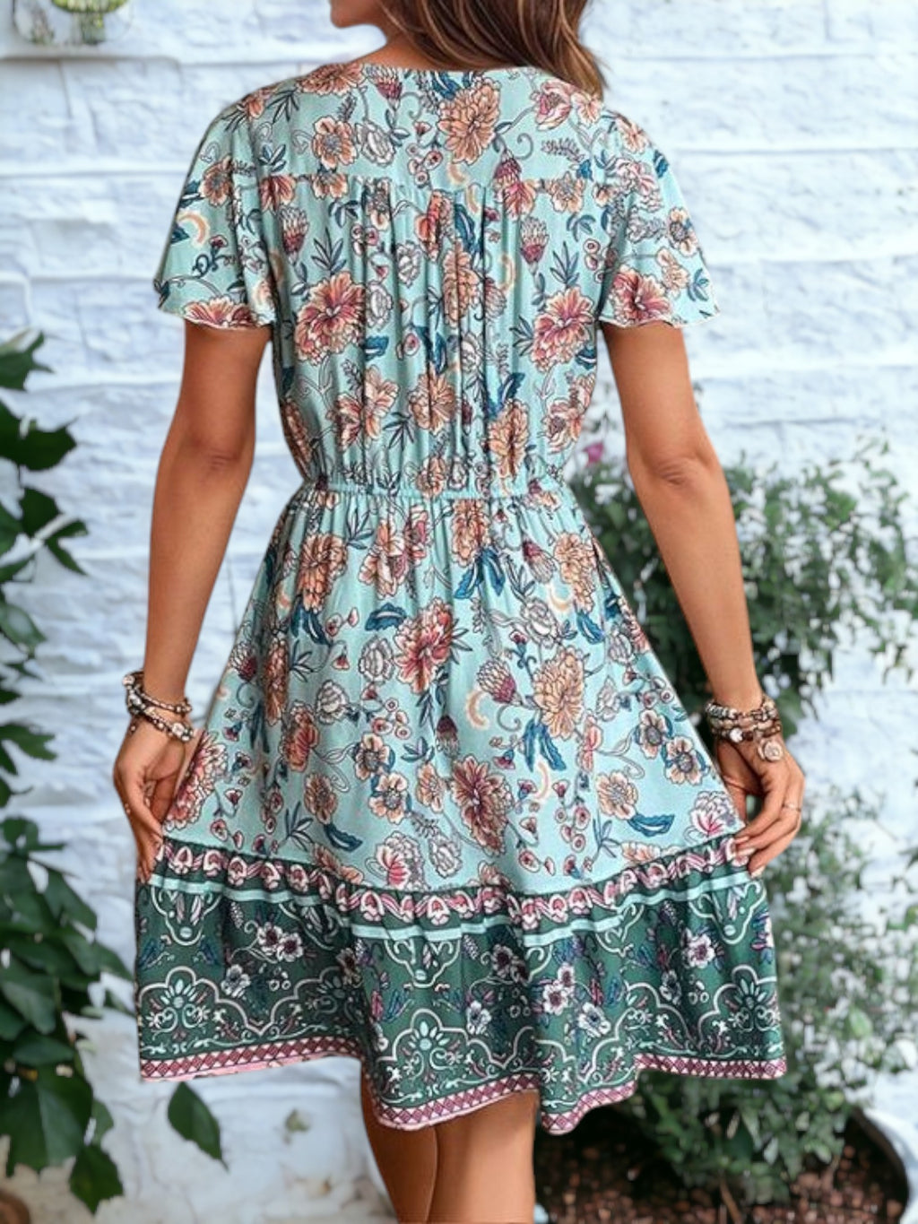 Vestido mini con escote en V estilo bohemio