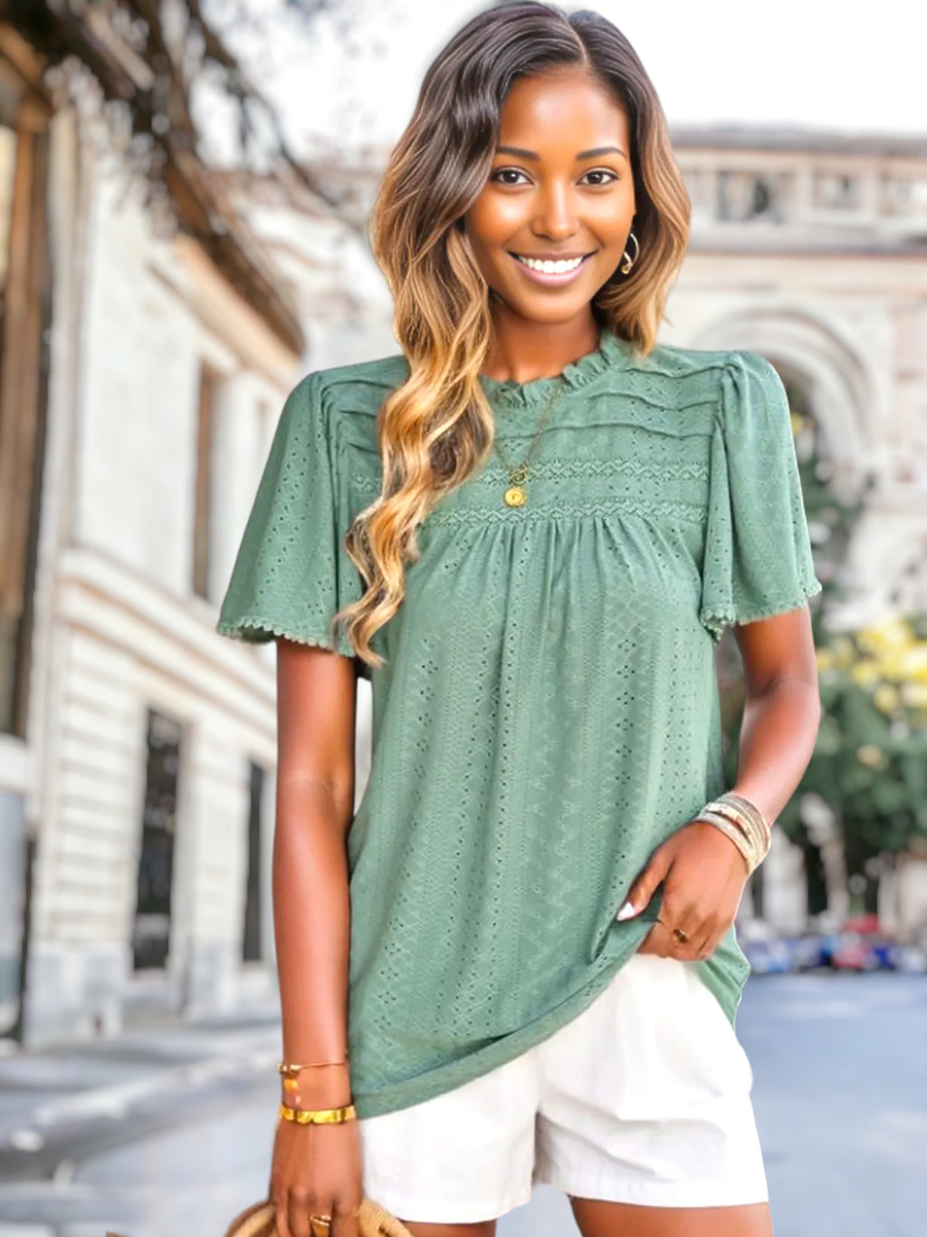 Blusa con ojales y detalle plisado