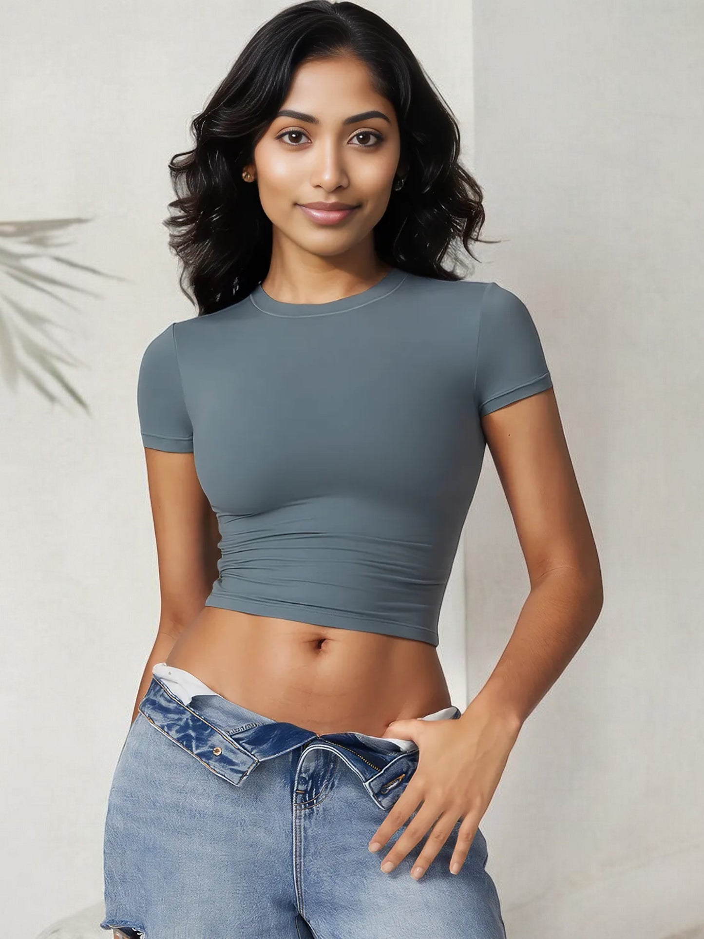 Top deportivo de manga corta para mujer con detalle fruncido en los laterales