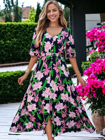 Vestido largo con estampado floral, detalles de botones y mangas medianas