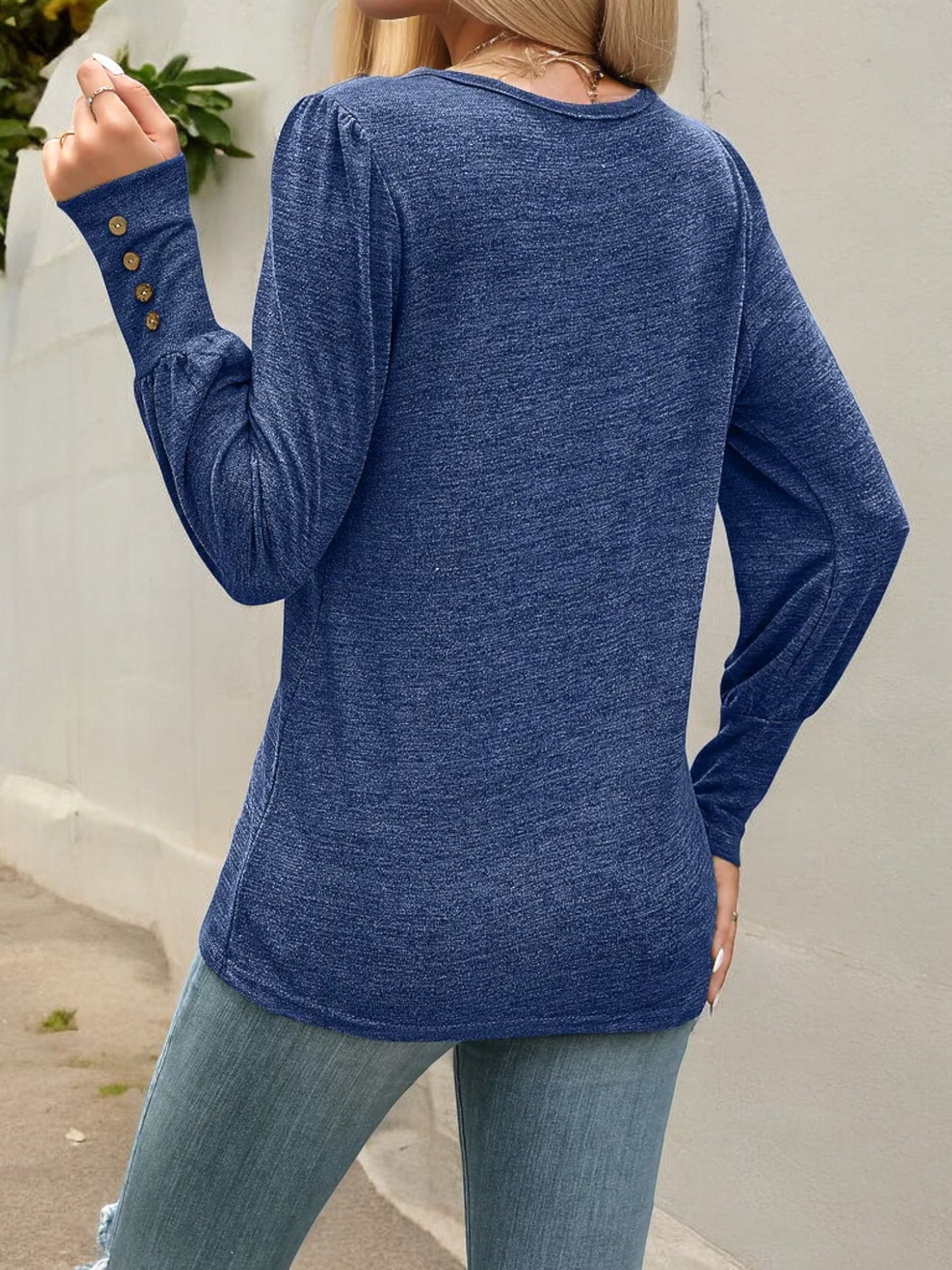 Top de punto con cuello redondo y manga larga para mujer con detalle de botones