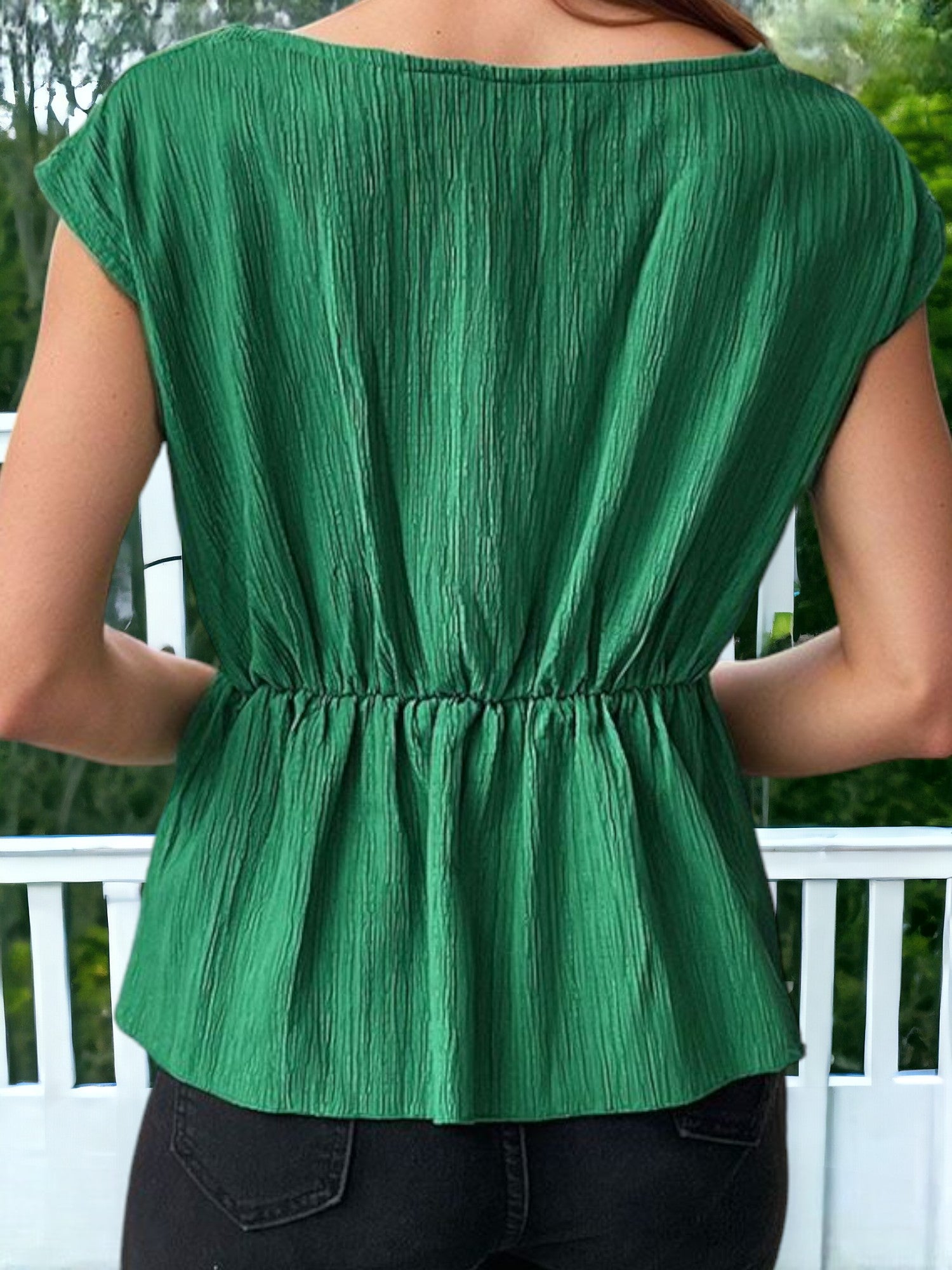 Blusa con mangas dolman y textura de nudo en la parte delantera