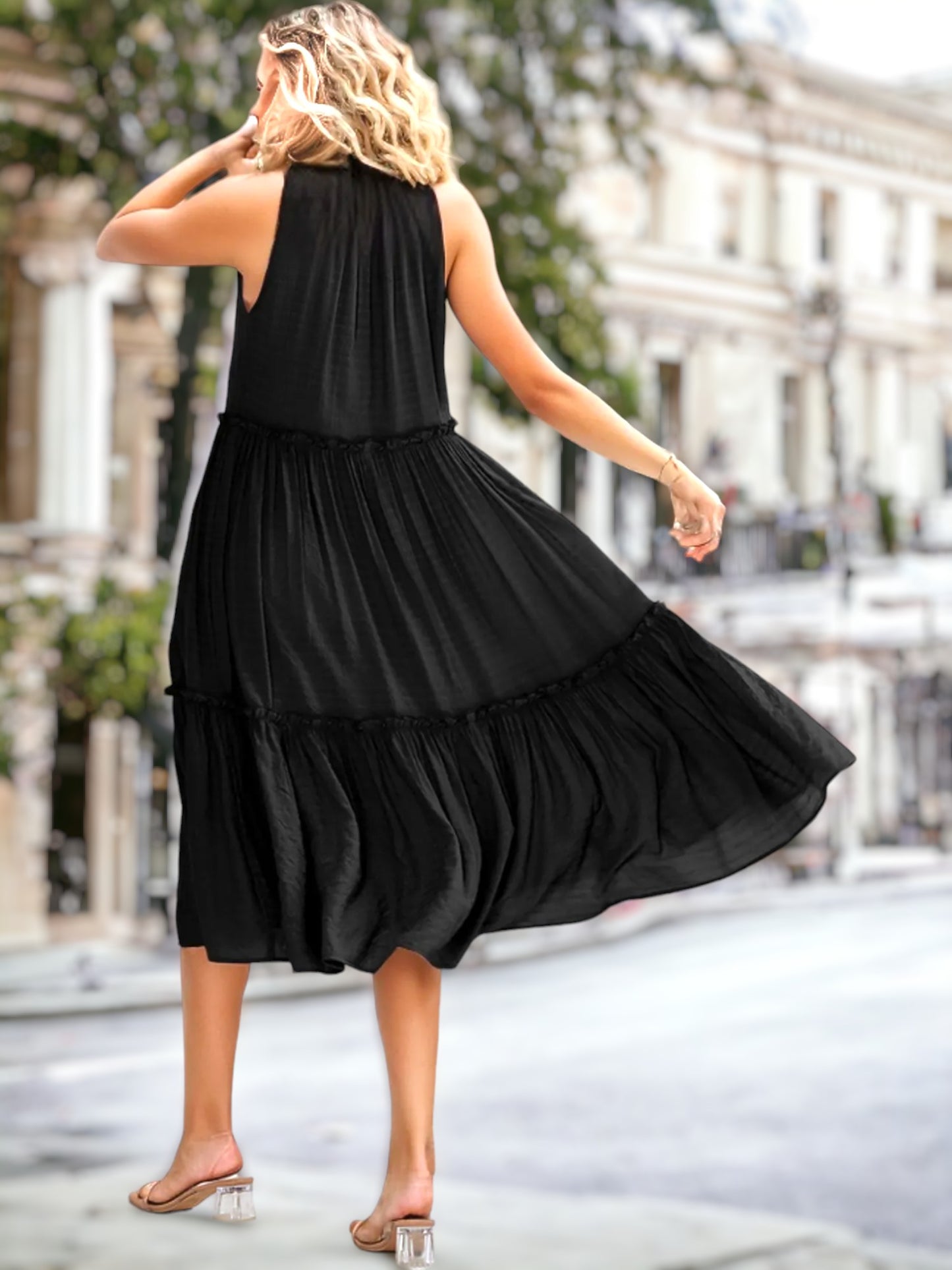 Vestido con escote en V y lazo en capas