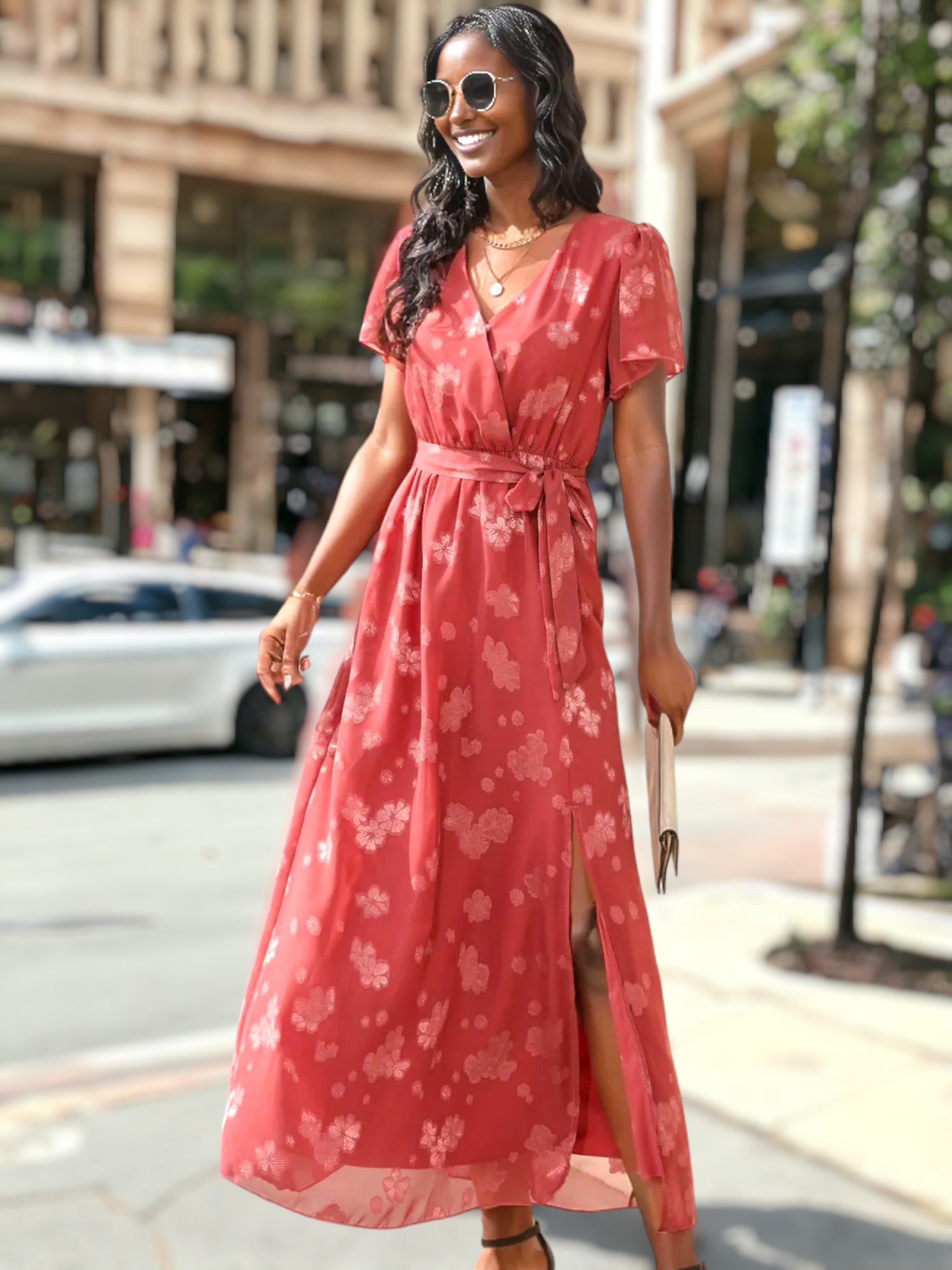 Vestido cruzado con detalle floral transparente