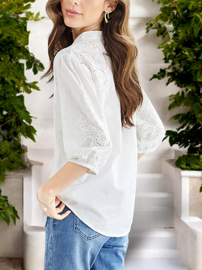 Blusa de mujer con escote en V y mangas 3/4 bordadas con ojales de Anna-Kaci