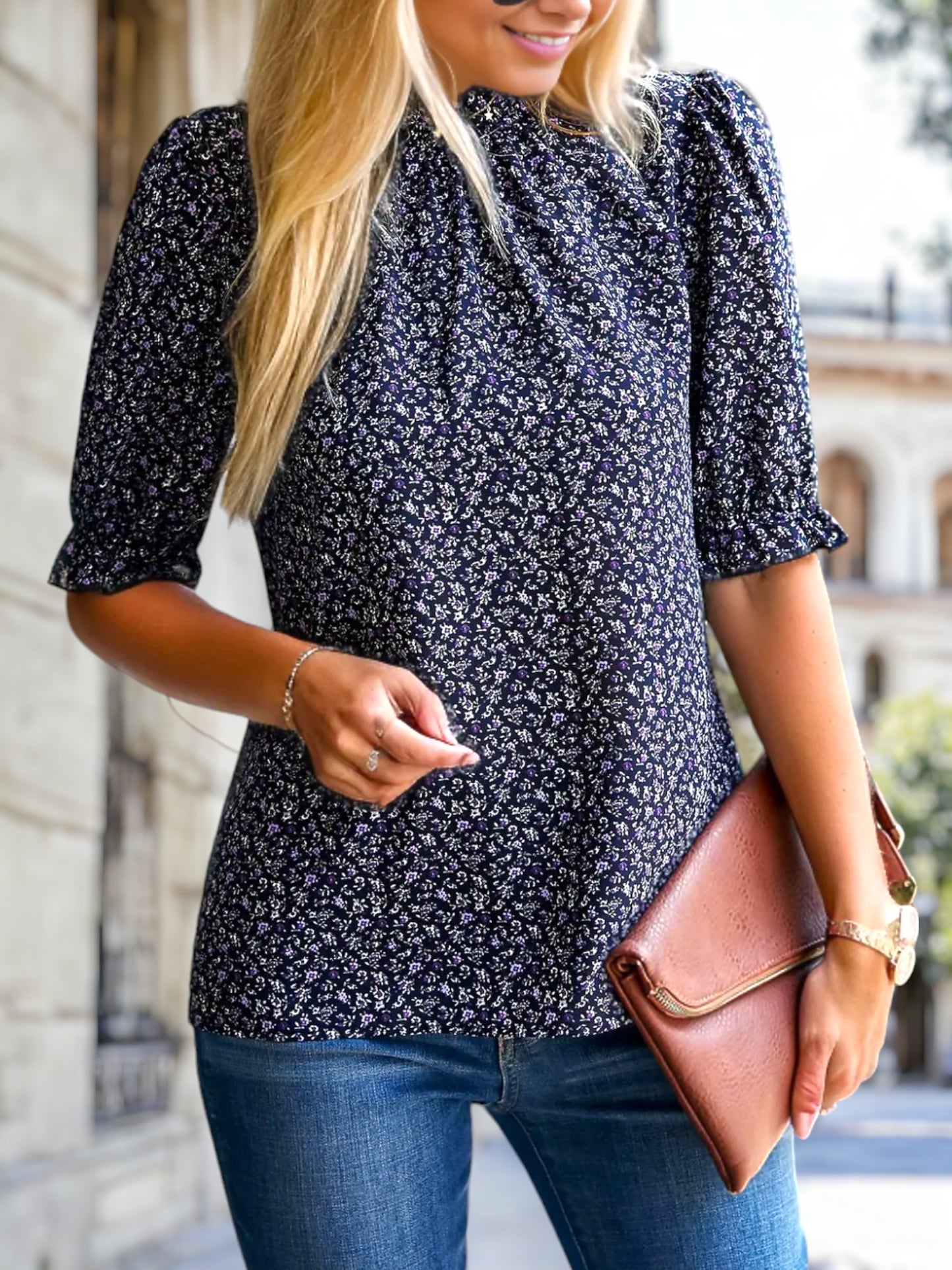Blusa vintage de cuello alto con flores