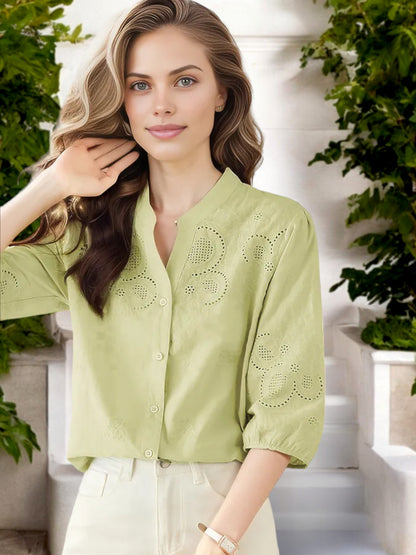 Blusa de mujer con escote en V y mangas 3/4 bordadas con ojales de Anna-Kaci