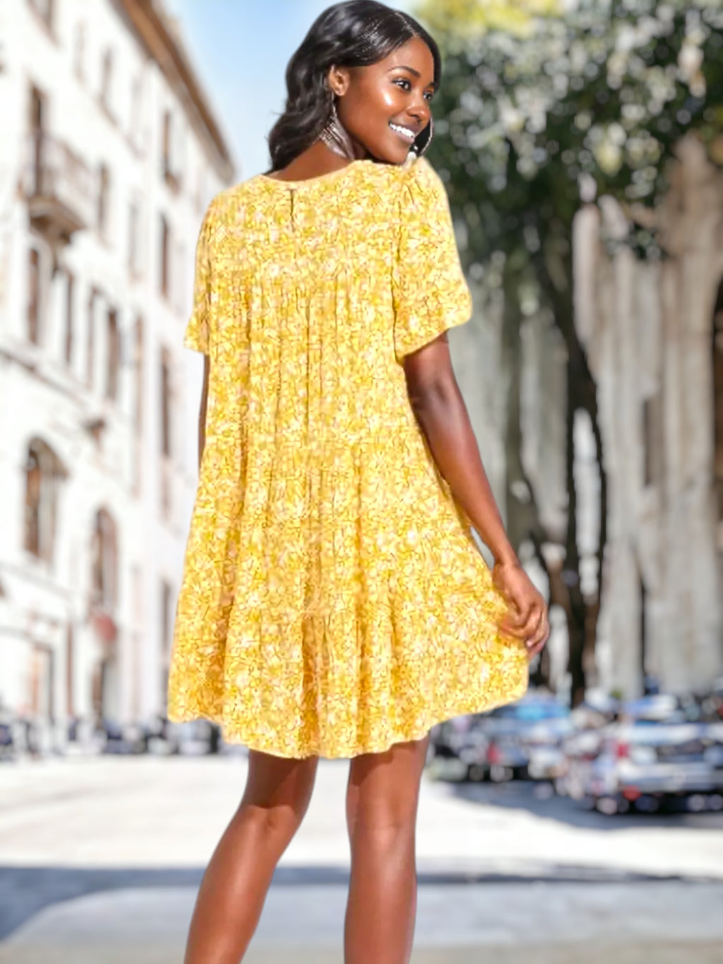 Vestido camisero con cuello redondo y estampado floral 