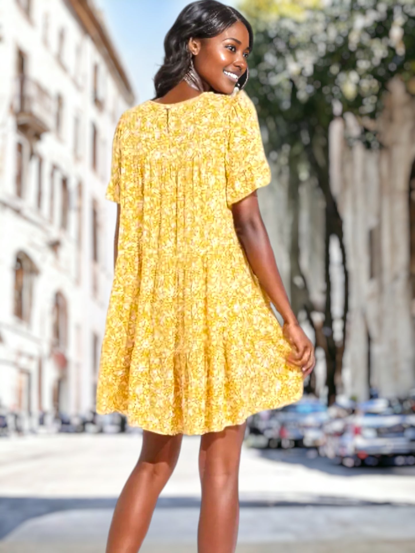 Vestido camisero con cuello redondo y estampado floral 