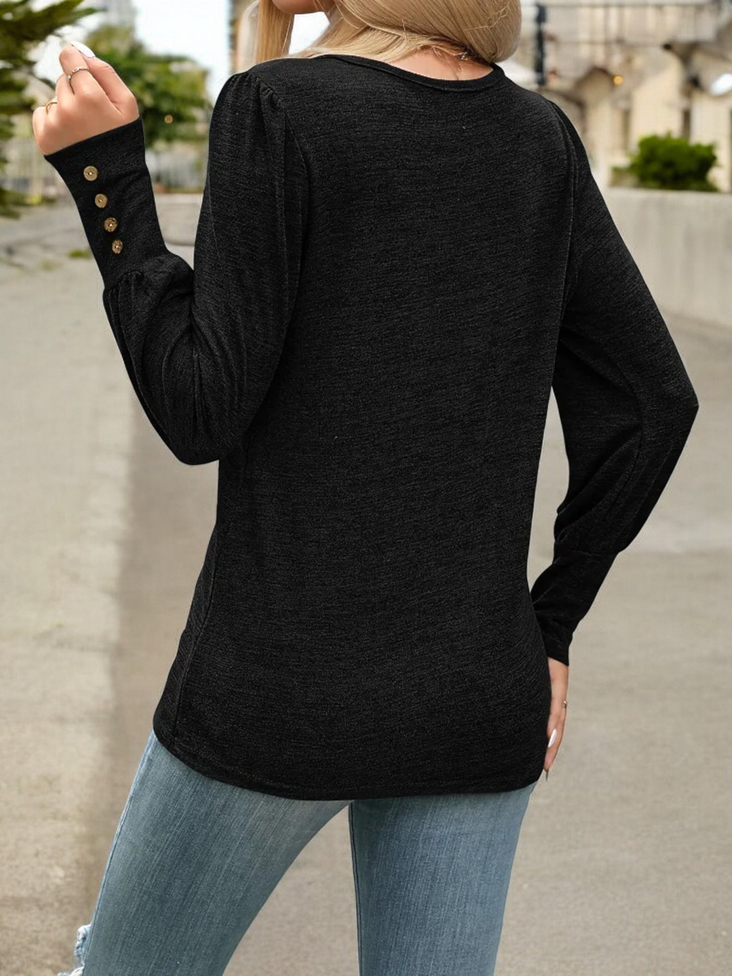 Top de punto con cuello redondo y manga larga para mujer con detalle de botones
