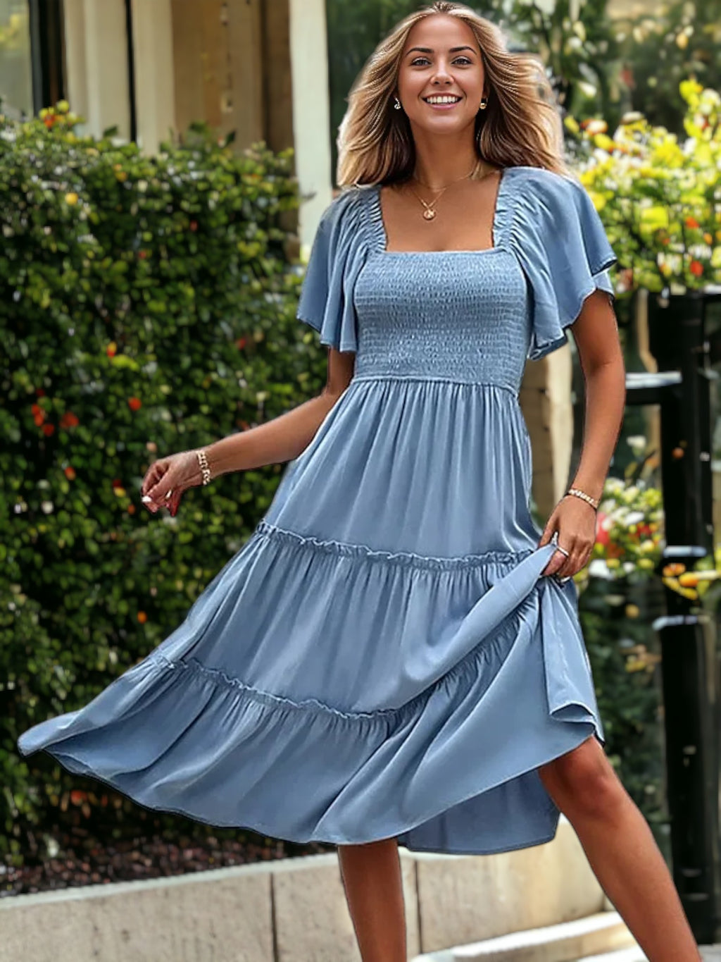 Vestido midi con volantes en el pecho, mangas abullonadas y fruncido