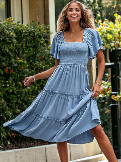 Vestido midi con volantes en el pecho, mangas abullonadas y fruncido