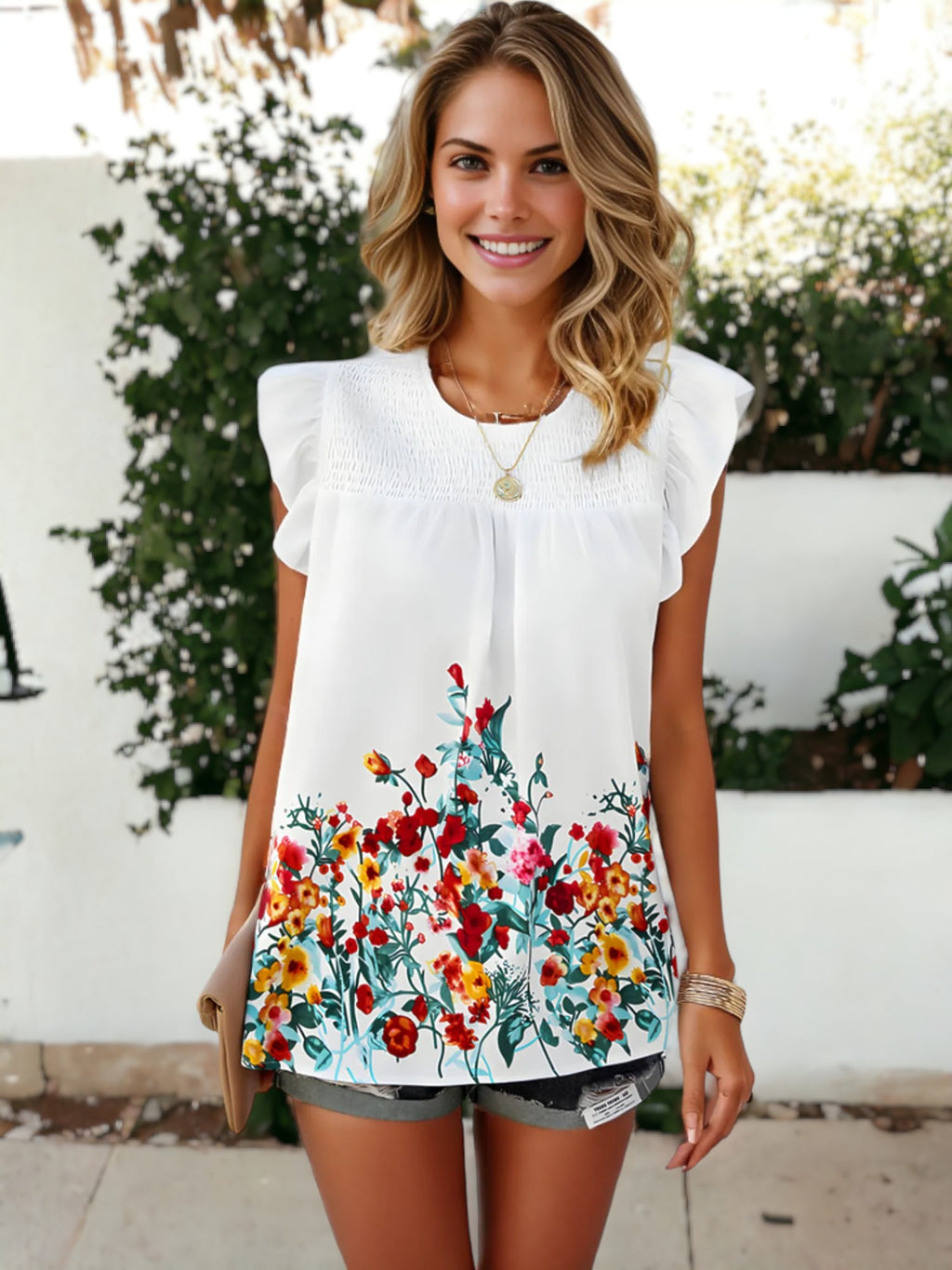 Blusa informal con cuello redondo, mangas cortas y volantes con estampado floral y dobladillo