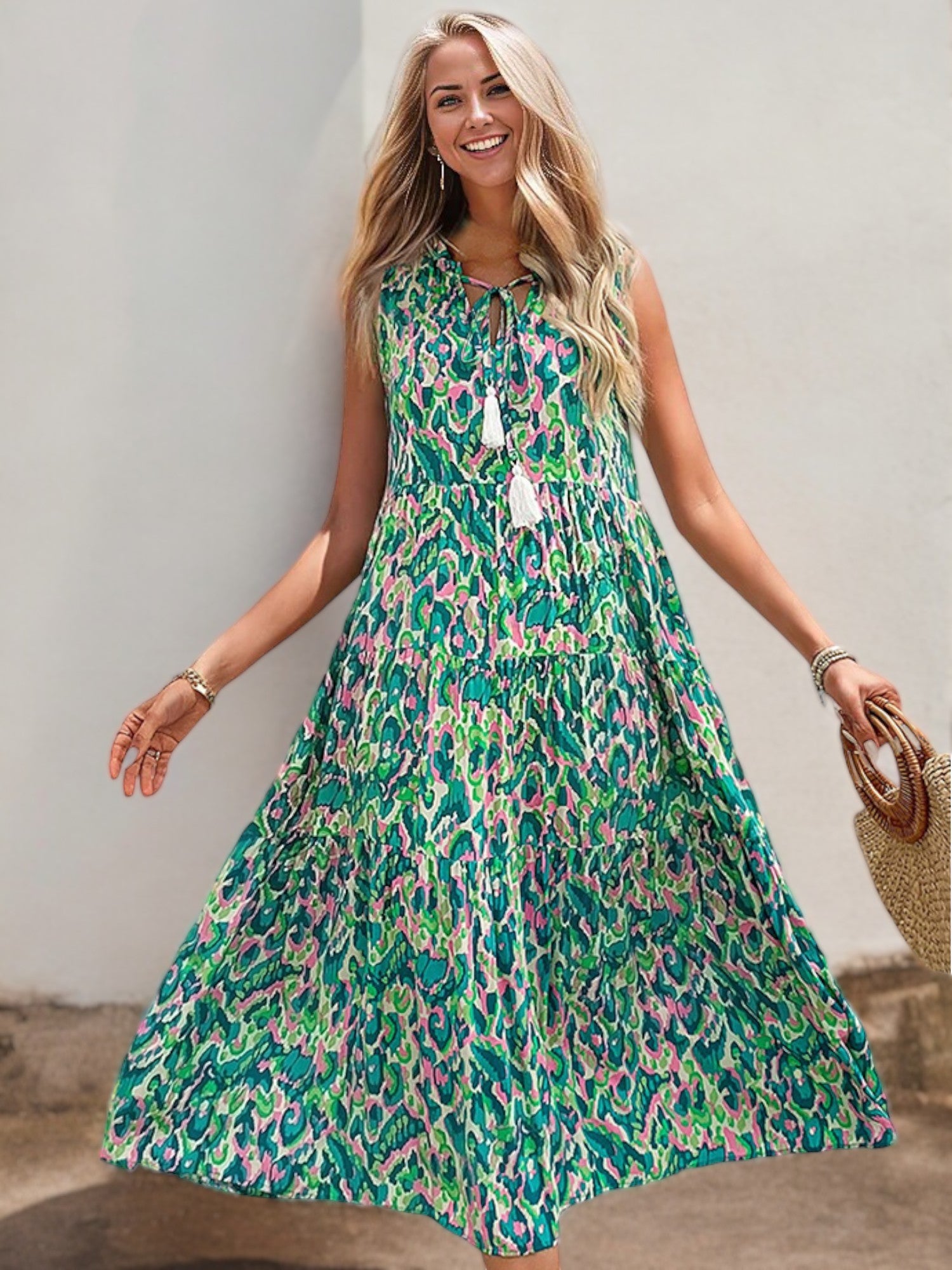 Vestido midi sin mangas estampado con cuello anudado con borlas y corte fluido