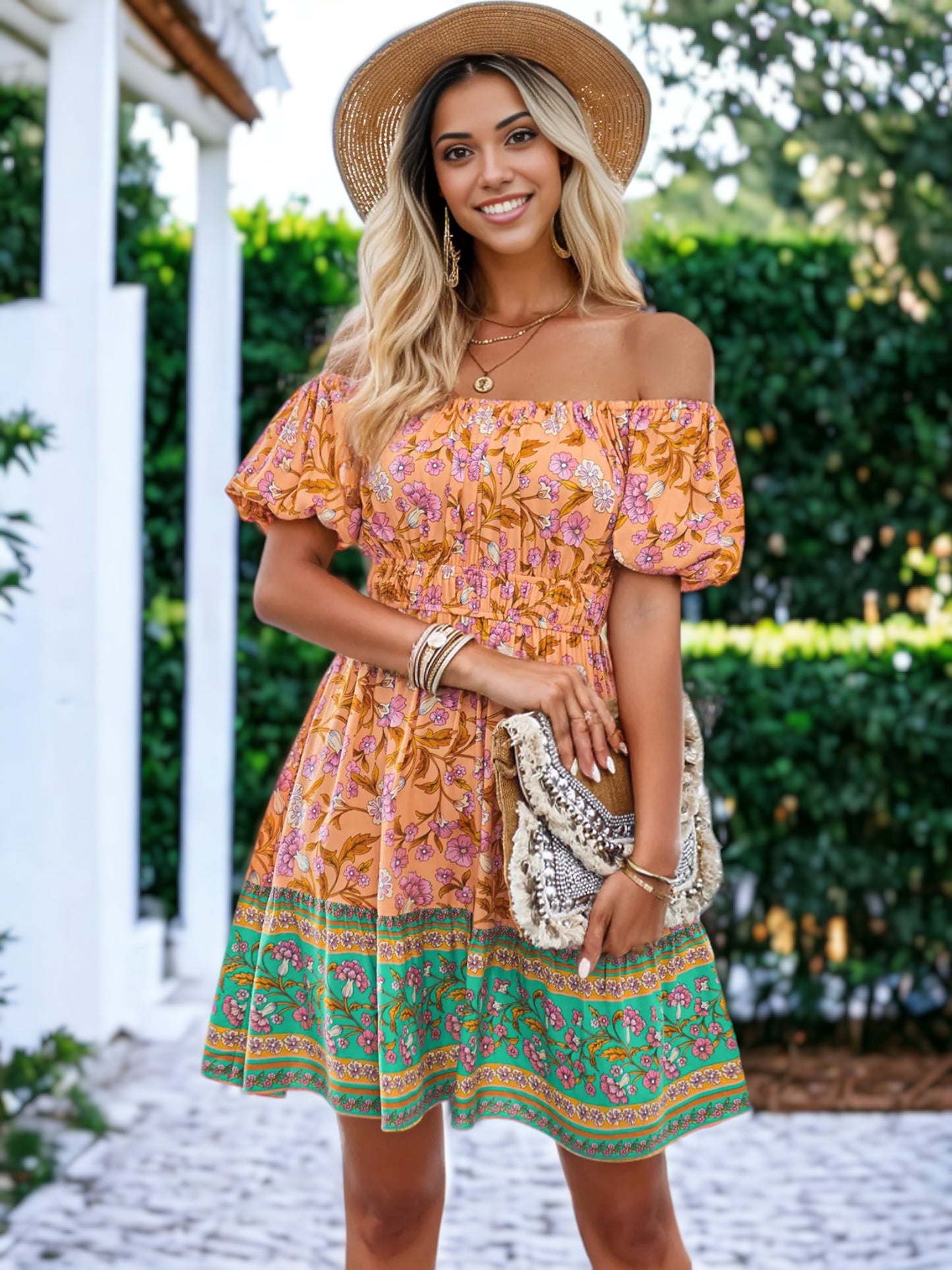 Vestido acampanado con hombros abullonados y estampado floral bohemio