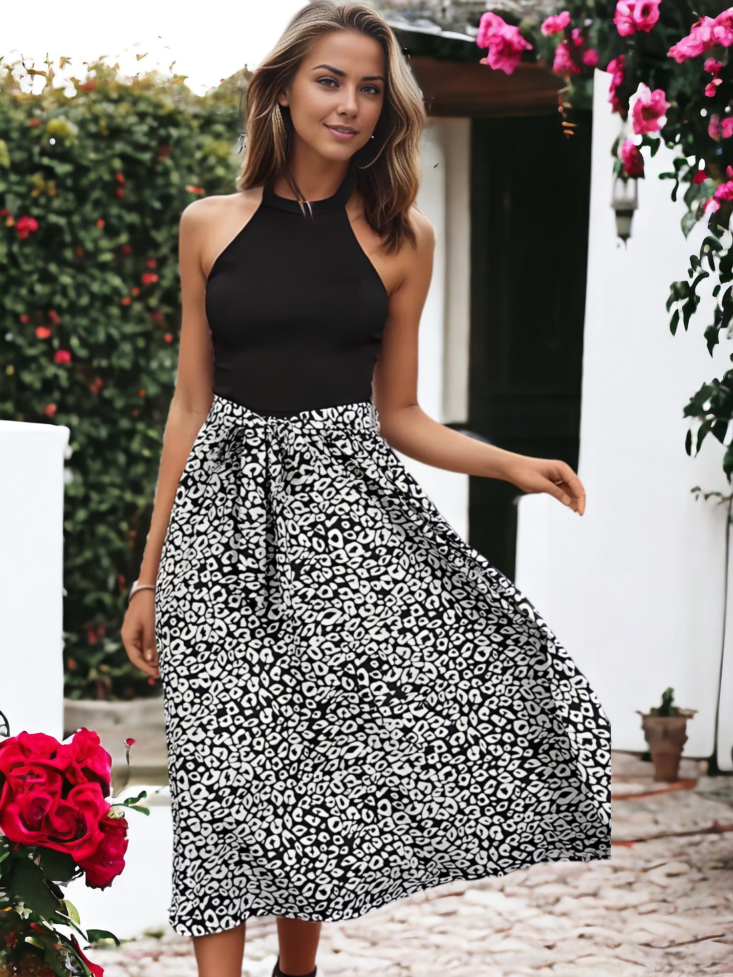 Vestido acampanado con cinturón y cuello halter con estampado de leopardo