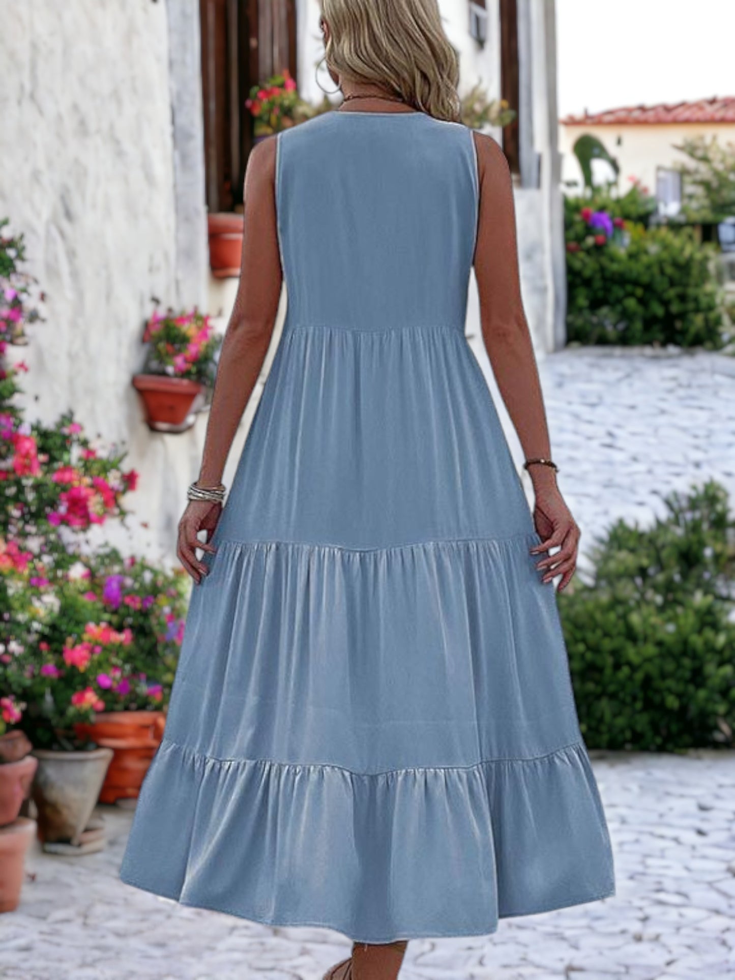 Vestido midi bohemio con volantes, cuello en V y botones detallados para mujer