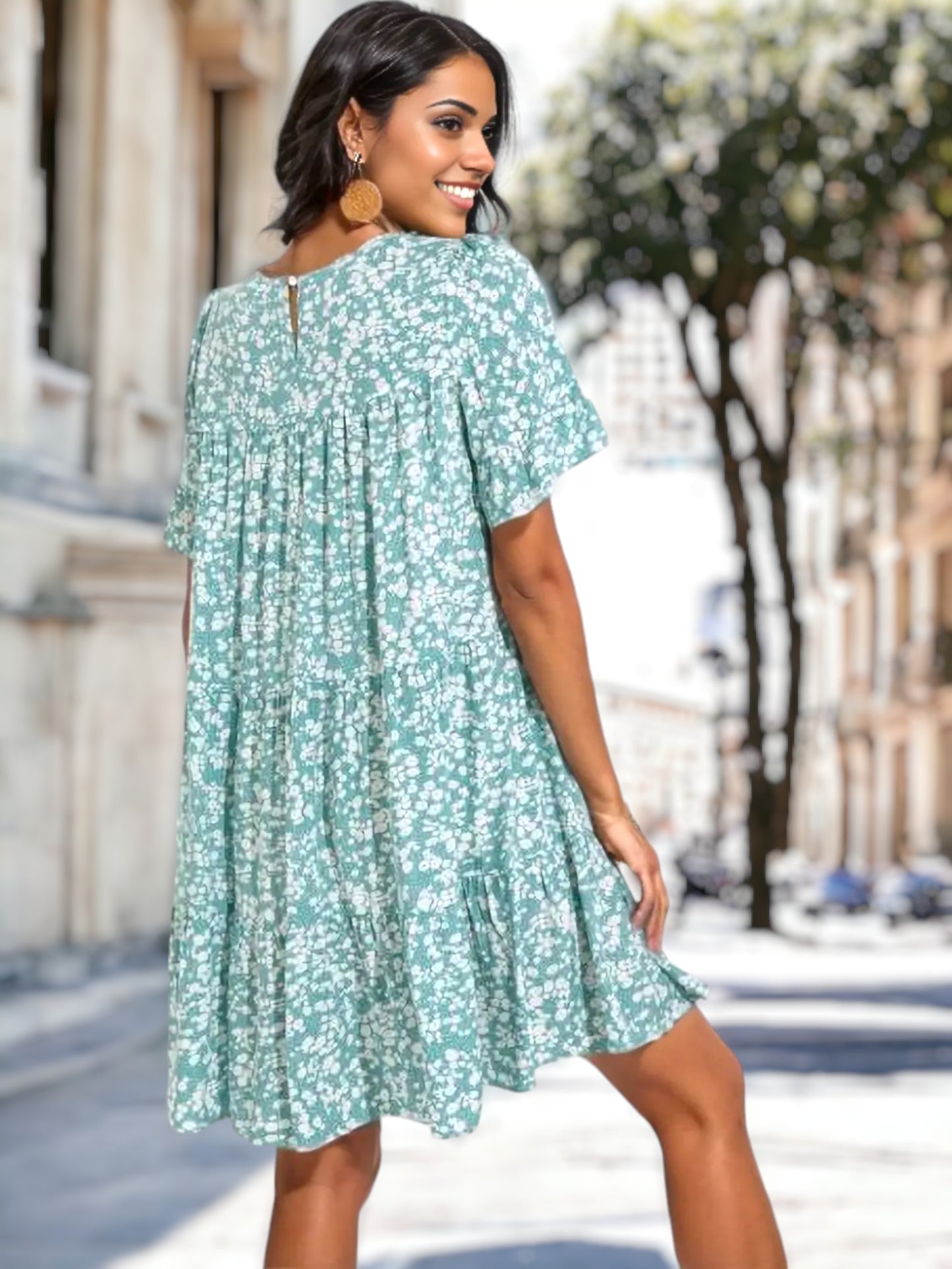 Vestido camisero con cuello redondo y estampado floral 
