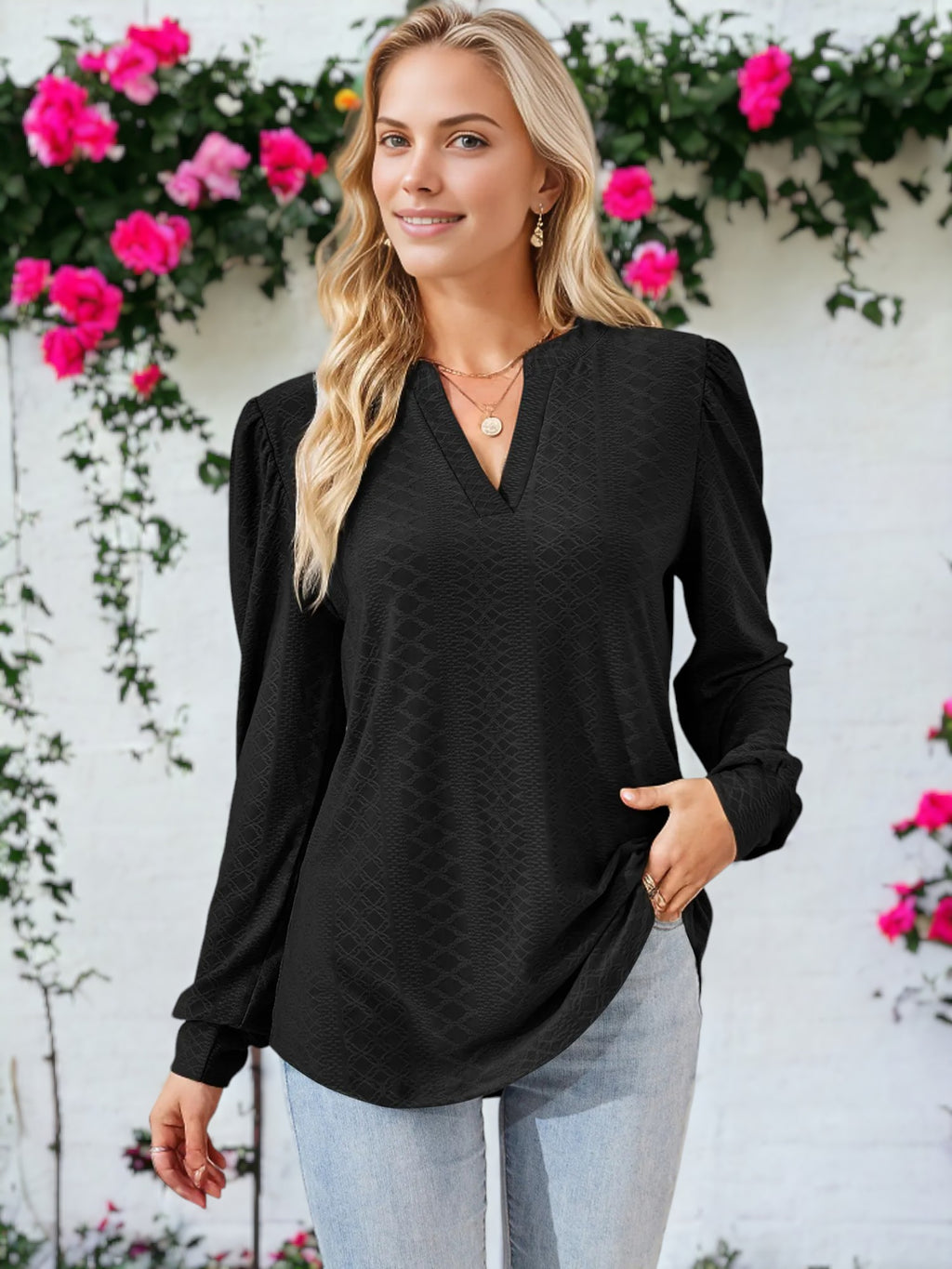 Blusa texturizada con escote en V dividido