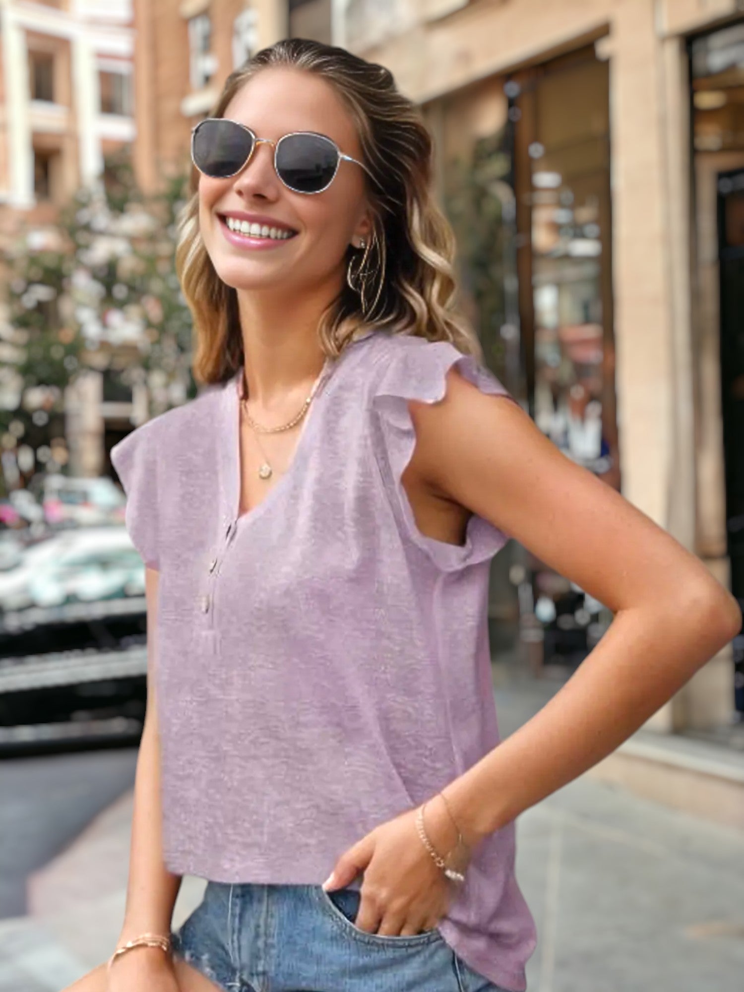 Top Henley con mangas onduladas