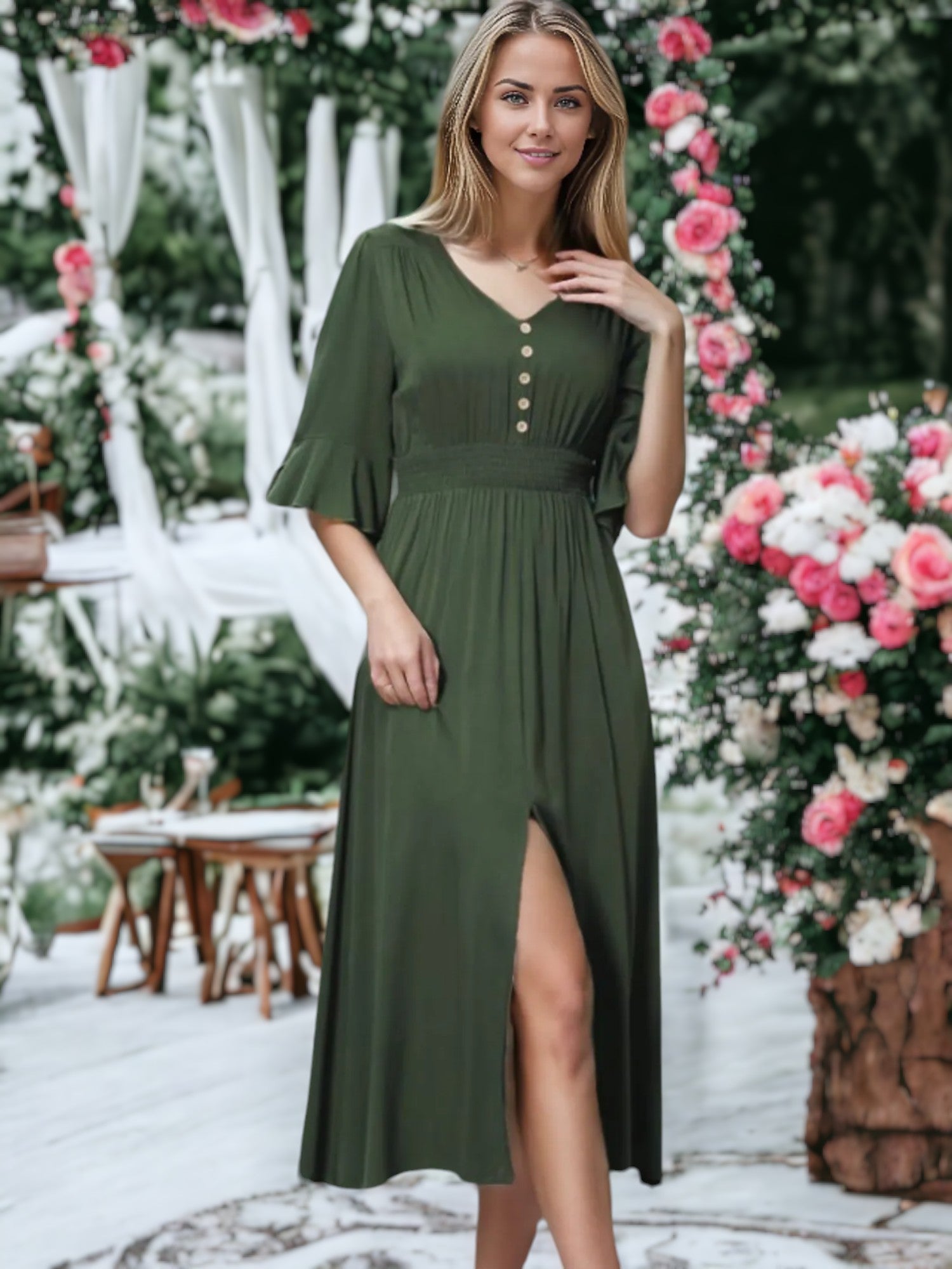 Vestido midi con escote en V, botones, mangas con volantes y aberturas 