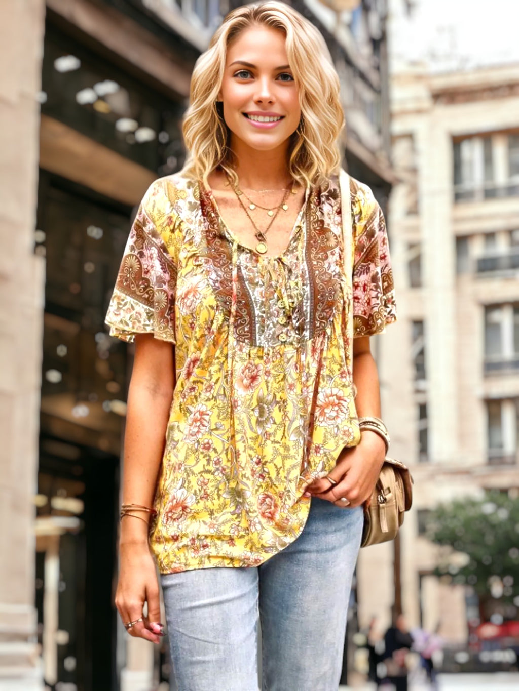 Blusa fluida con detalle de botones florales
