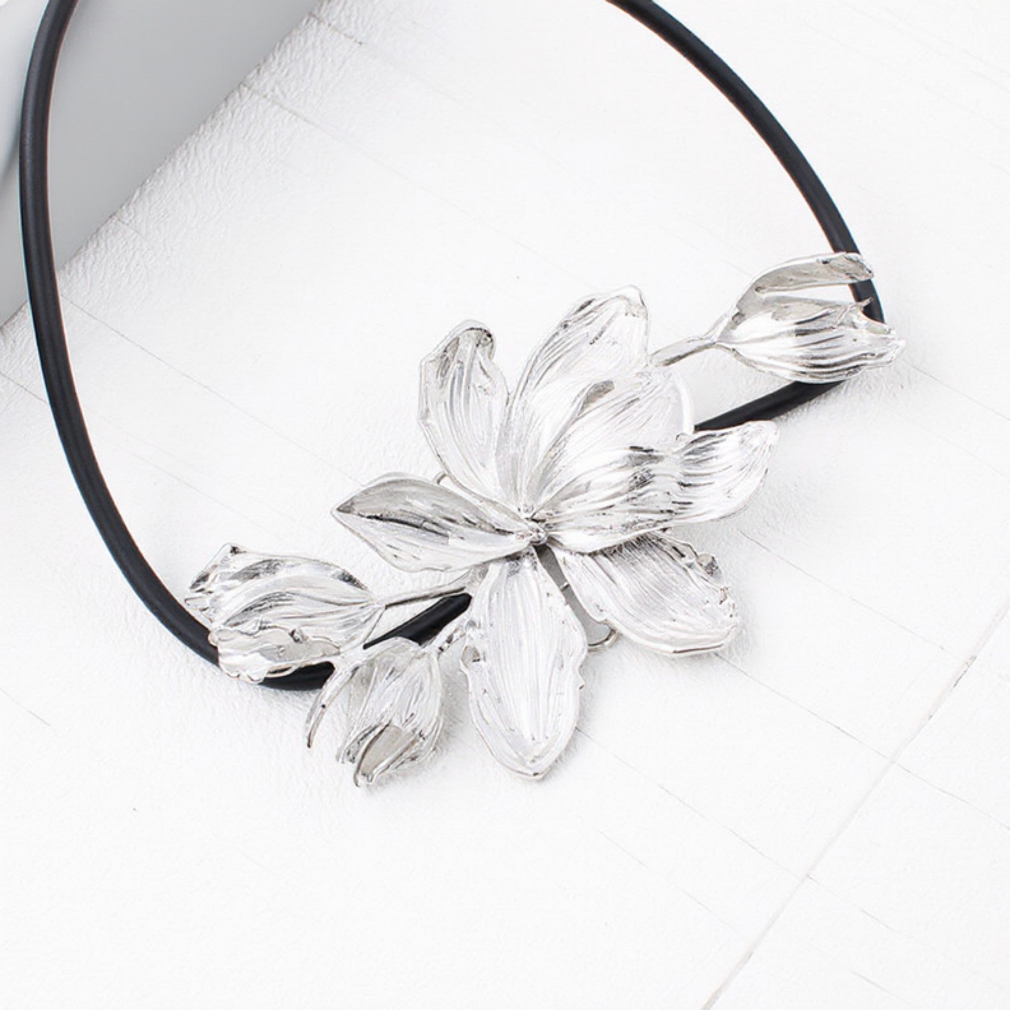 Anna-Kaci Women's Floral Waist Belt with Sculpted Petal Design and Adjustable Elastic Band 45.5x0.6 in
