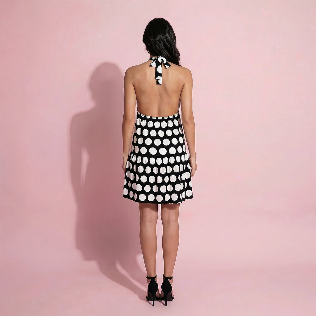 Vestido de lunares con escote halter y espalda descubierta 