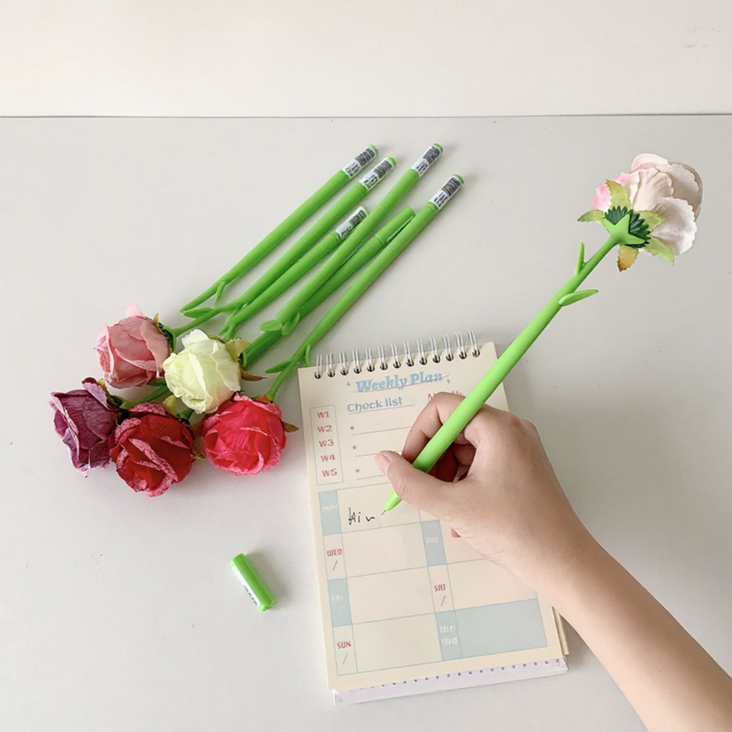 Anna-Kaci Set of 6 Artificial Rose Flower Pens with Realistic Petals and Green Stems