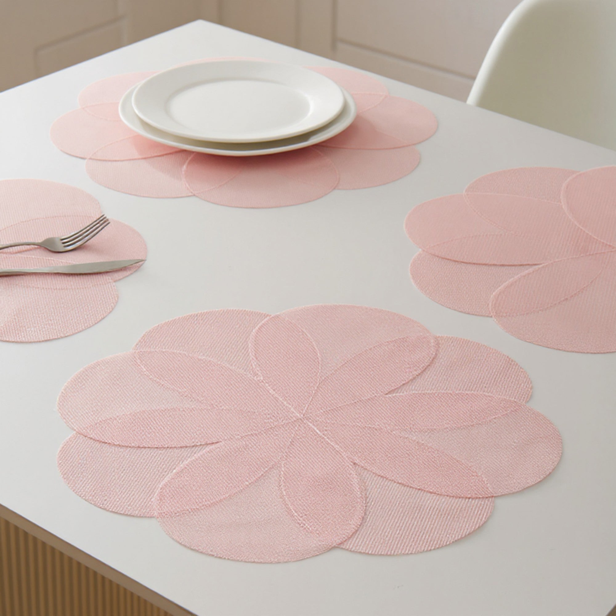 Anna-Kaci 2-Piece Flower Shaped Placemat with Petal Design Cutout