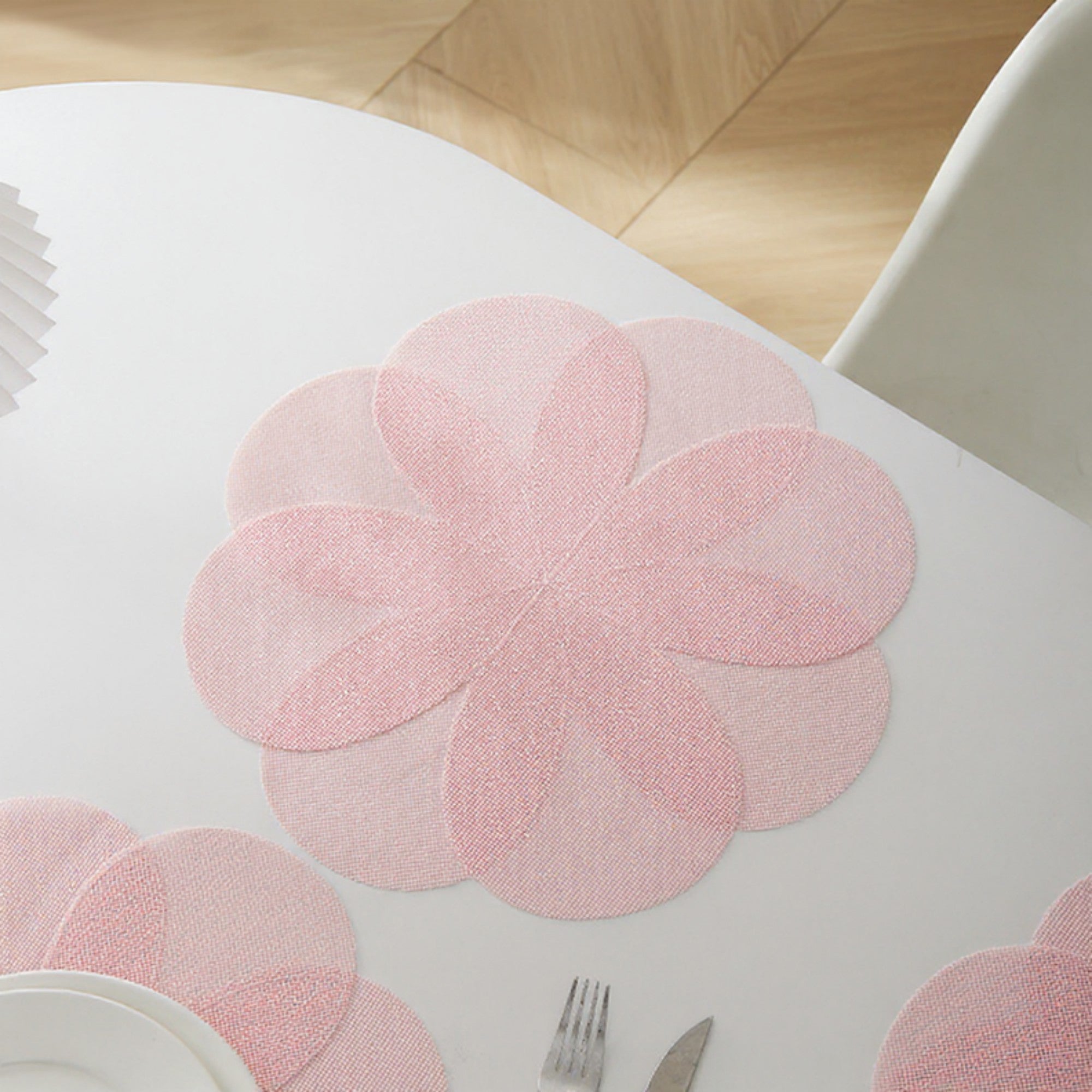 Anna-Kaci 2-Piece Flower Shaped Placemat with Petal Design Cutout
