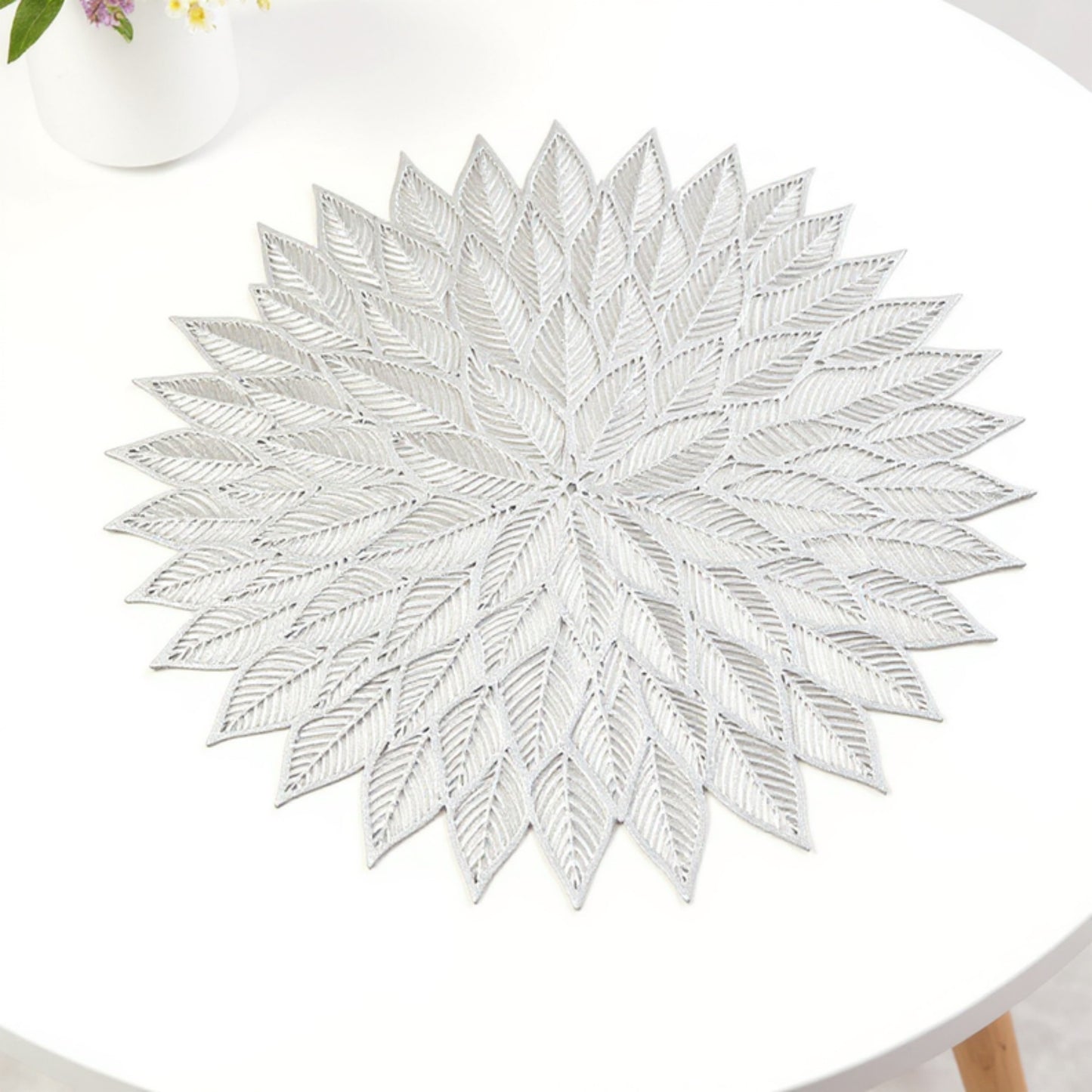 Anna-Kaci 4-Piece Round Leaf Pattern Placemat with Cutout Design