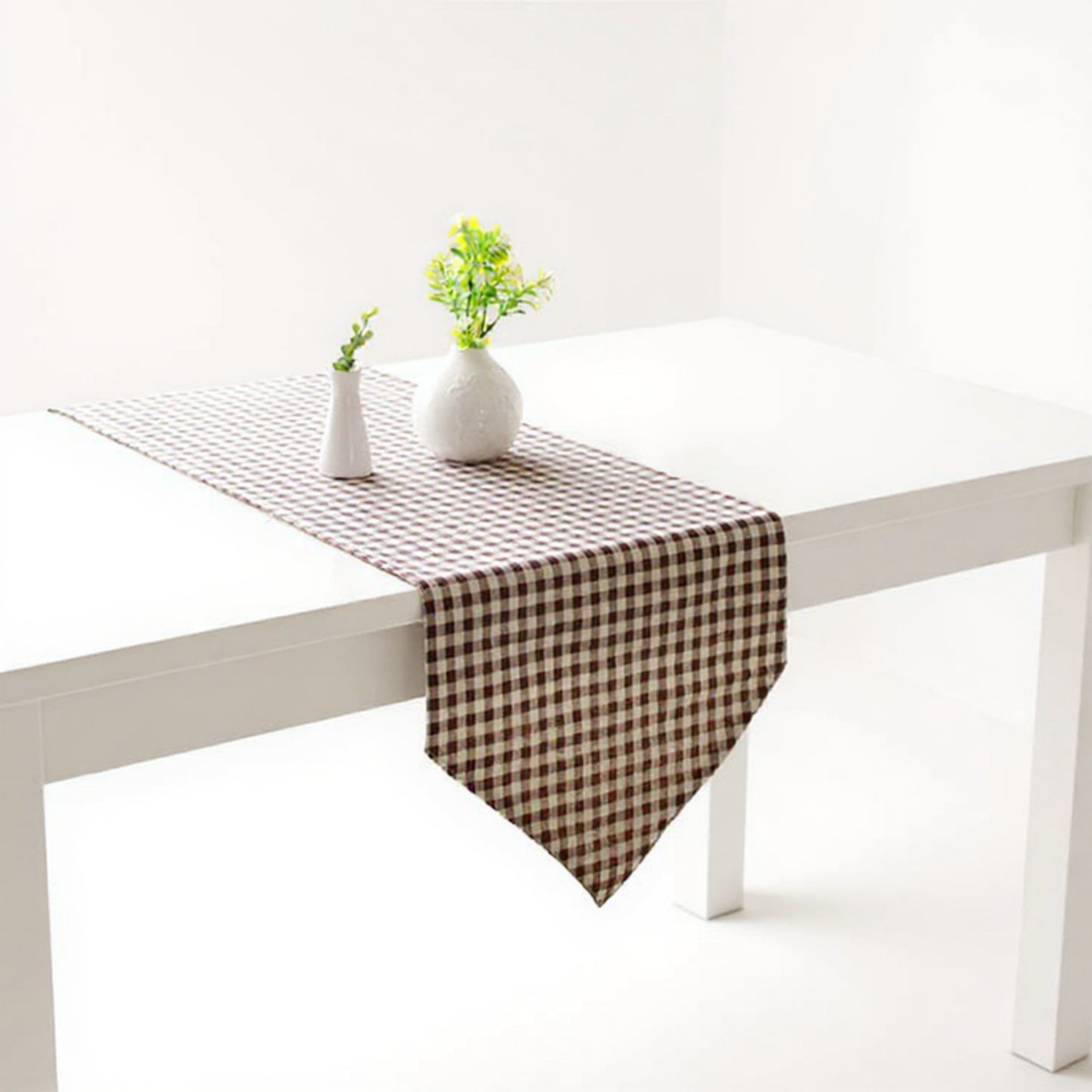 Anna-Kaci Dainty Daisy Print Tablecloth with Soft Neutral Background