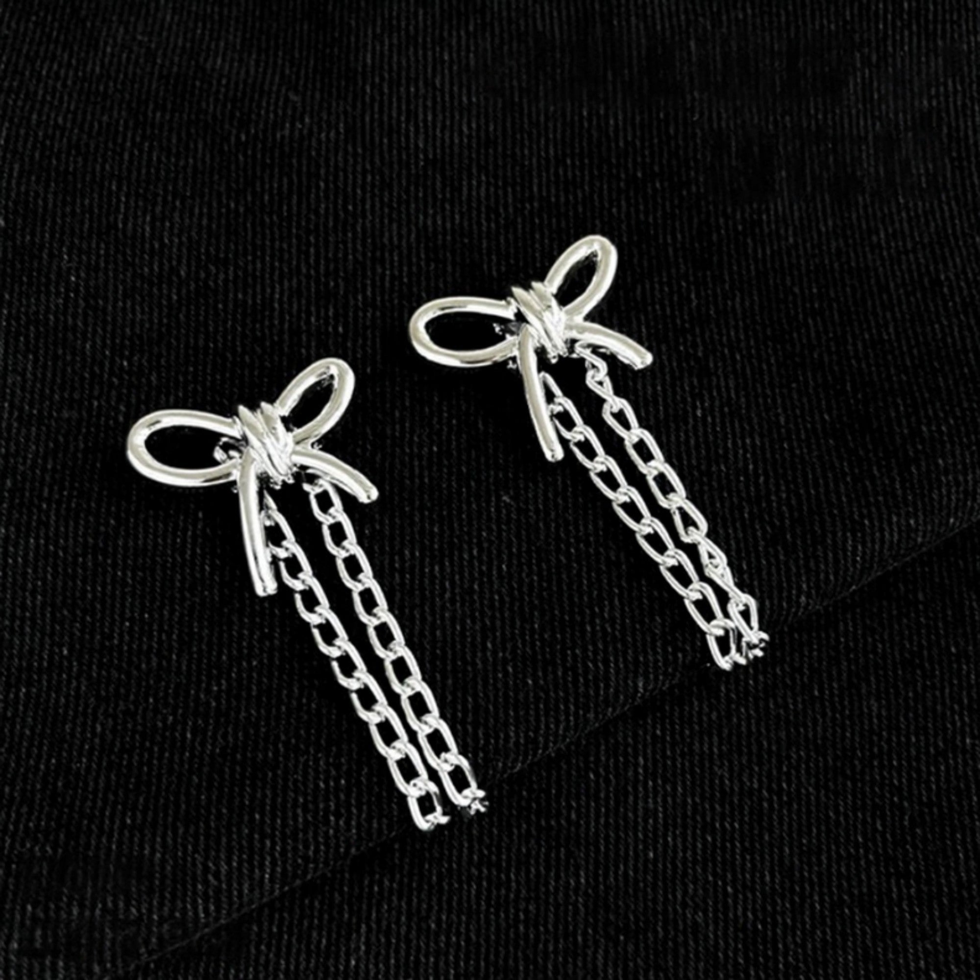 Anna-Kaci 3-Pairs Bow and Chain Decorative Clothing Clip Set with Sculpted Metal Ribbon Design for Stylish Detailing 1.5x1.4in