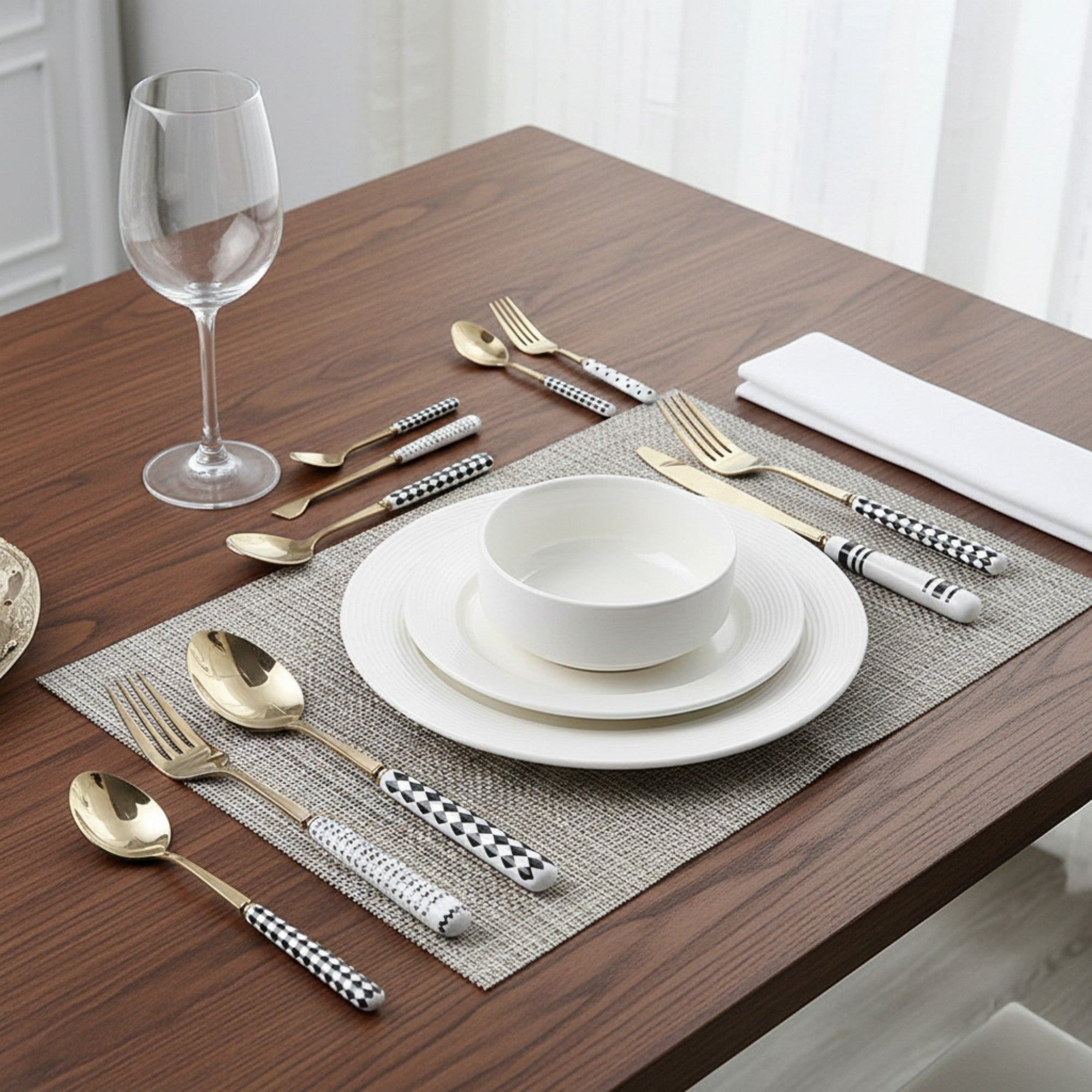 Anna-Kaci Mixed Handle Stainless Steel Flatware Set with Patterned Grip Design 5 Piece Set