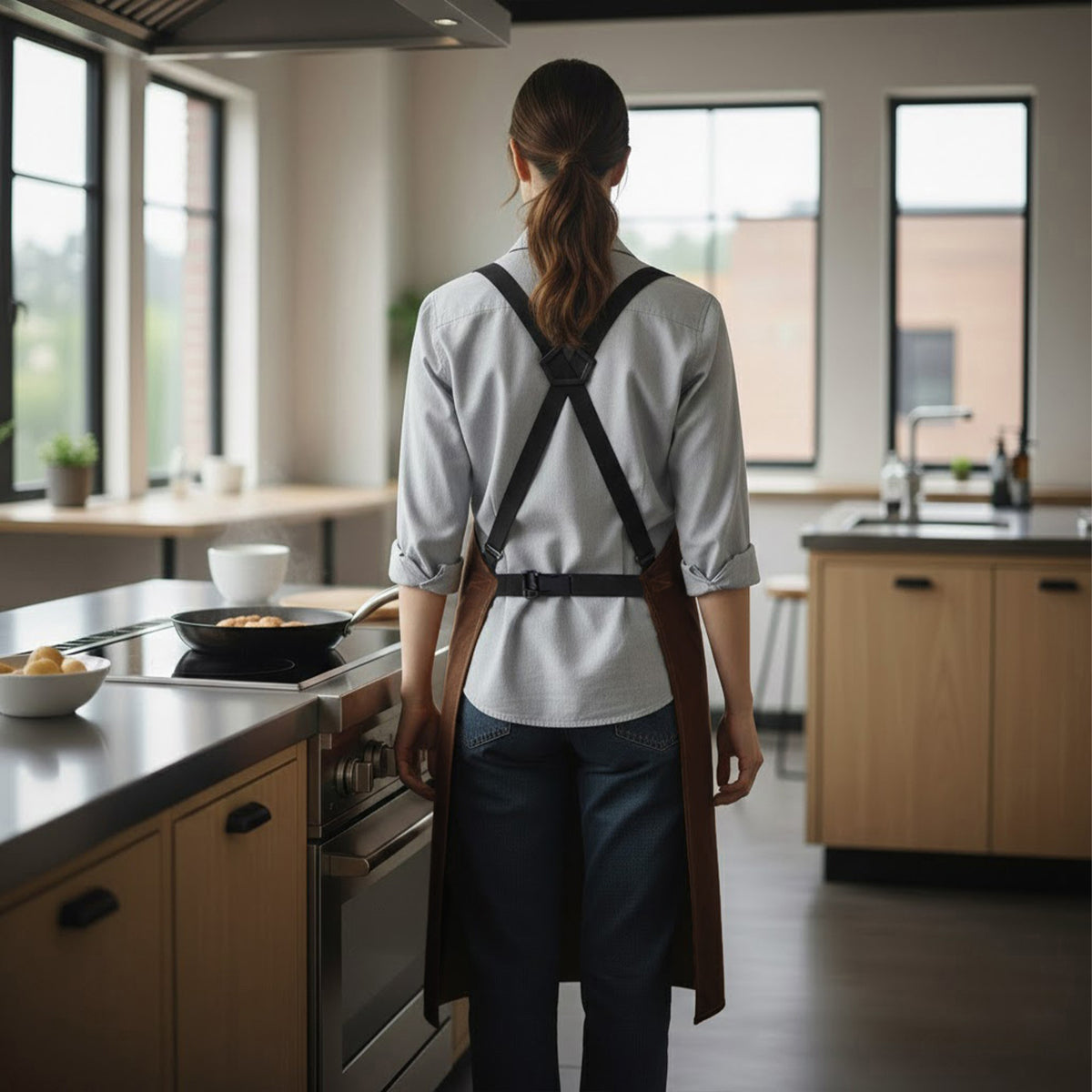 Heavy Duty Work Apron with Adjustable Cross Back Straps Multiple Tool Pockets and Reinforced Construction
