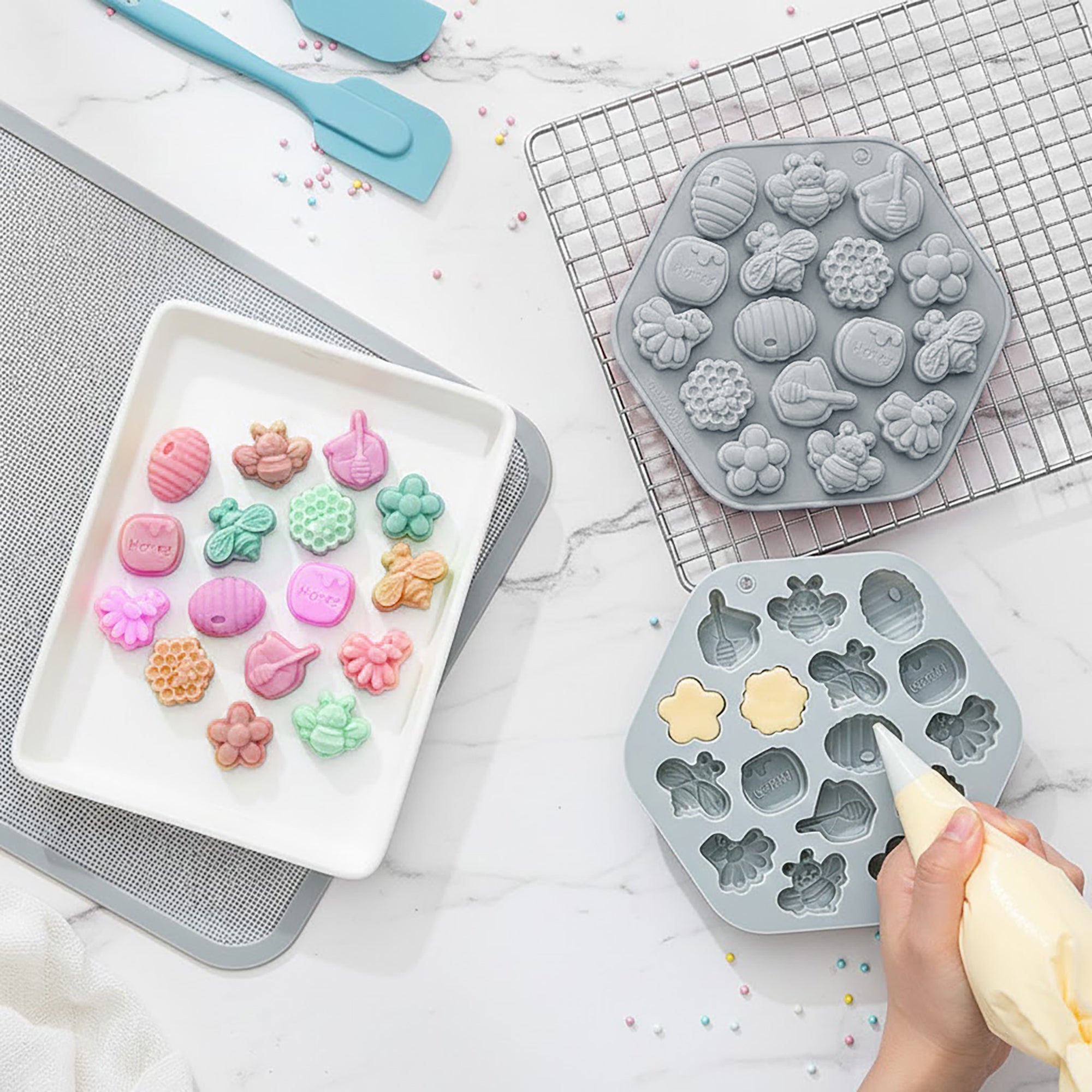 Anna-Kaci 2-Piece Honey Bee Silicone Baking Mold Set Nonstick Flexible Chocolate Candy Dessert Mold