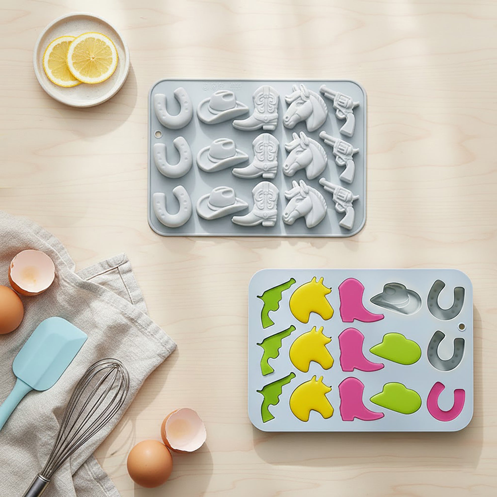 Anna-Kaci 2-Piece Western Silicone Baking Mold Set Nonstick Flexible Chocolate Candy Dessert Mold