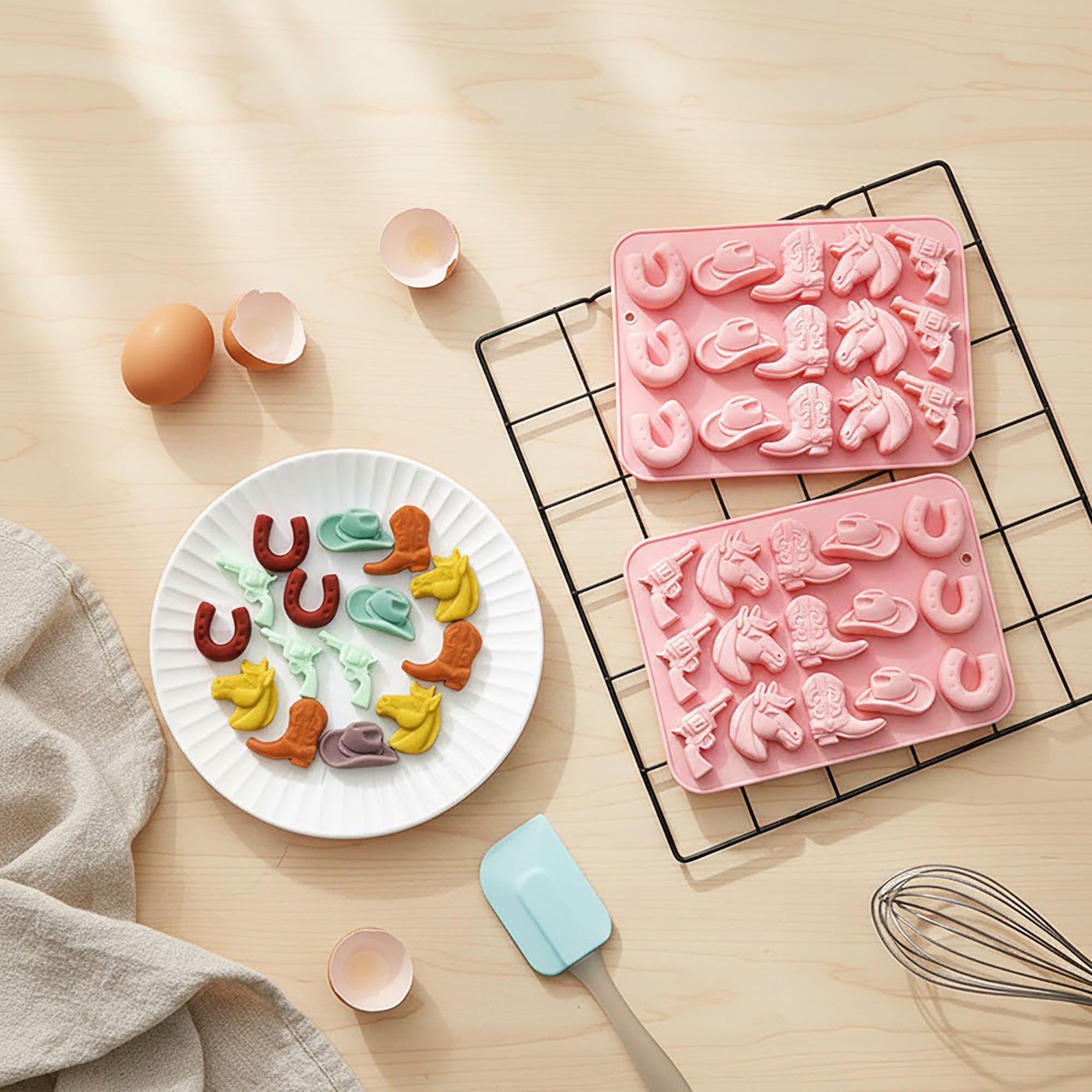 Anna-Kaci 2-Piece Western Silicone Baking Mold Set Nonstick Flexible Chocolate Candy Dessert Mold