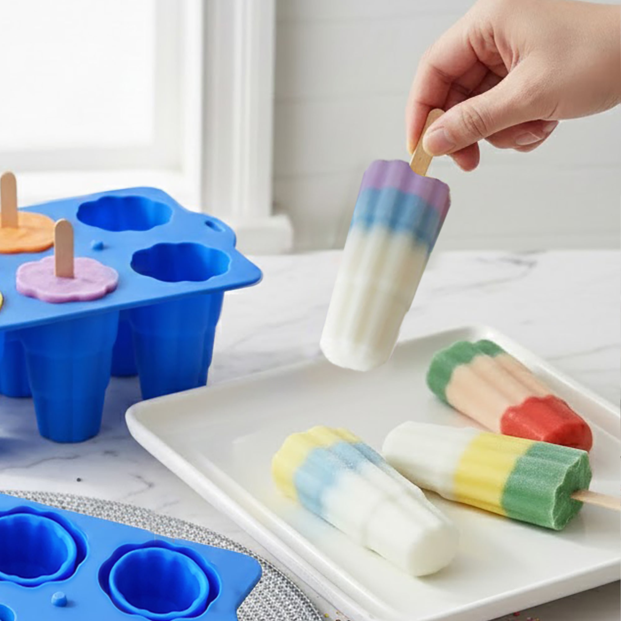 Anna-Kaci 6-Cavity Silicone Popsicle Mold with Reusable Lid Flexible Nonstick Frozen Treat Tray