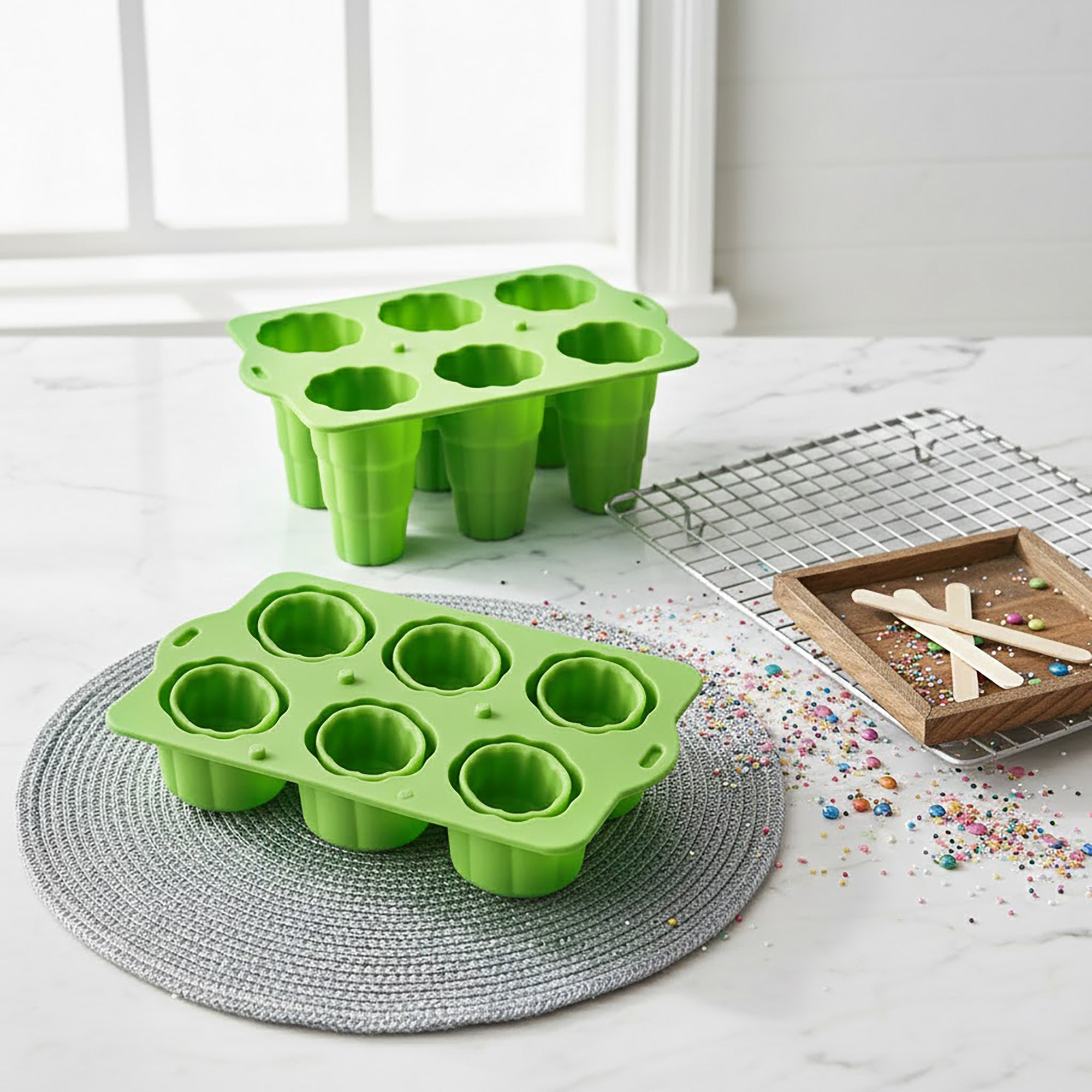 Anna-Kaci 6-Cavity Silicone Popsicle Mold with Reusable Lid Flexible Nonstick Frozen Treat Tray