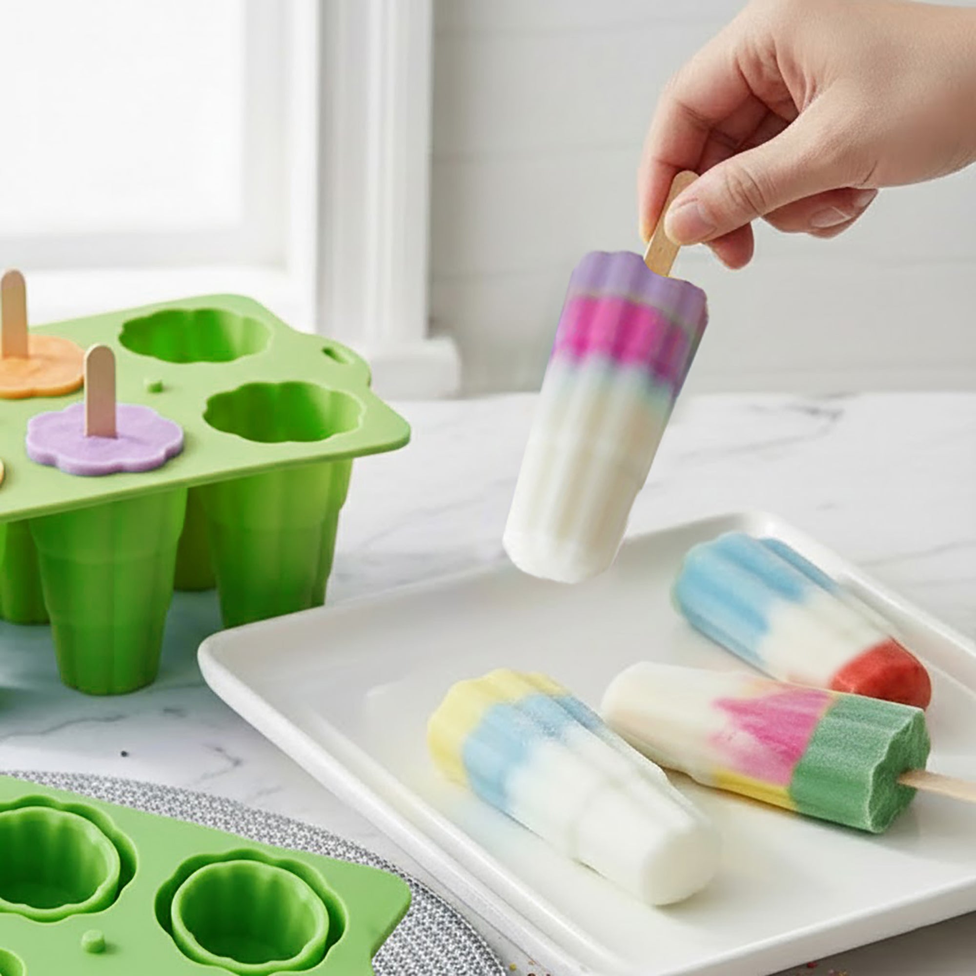 Anna-Kaci 6-Cavity Silicone Popsicle Mold with Reusable Lid Flexible Nonstick Frozen Treat Tray