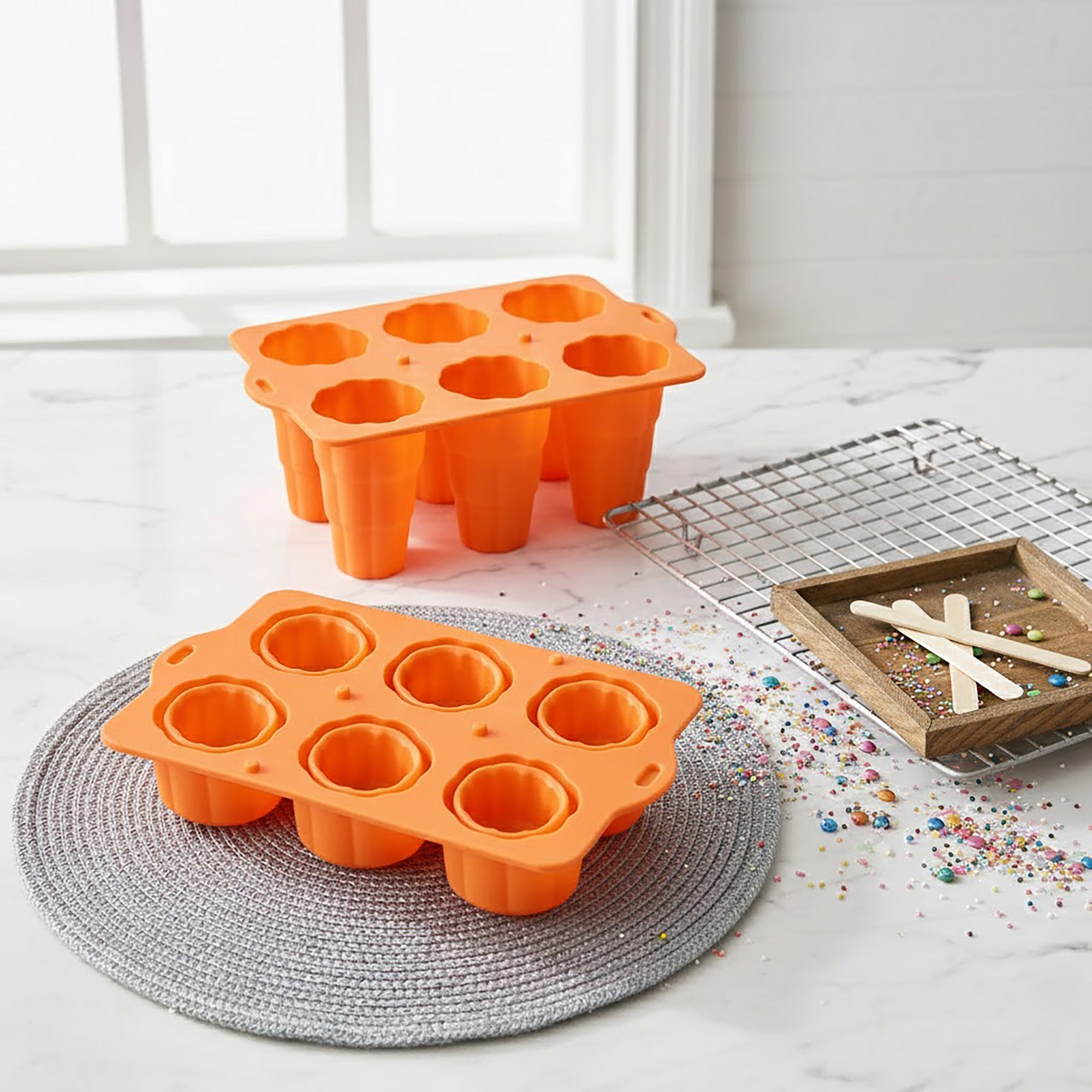 Anna-Kaci 6-Cavity Silicone Popsicle Mold with Reusable Lid Flexible Nonstick Frozen Treat Tray