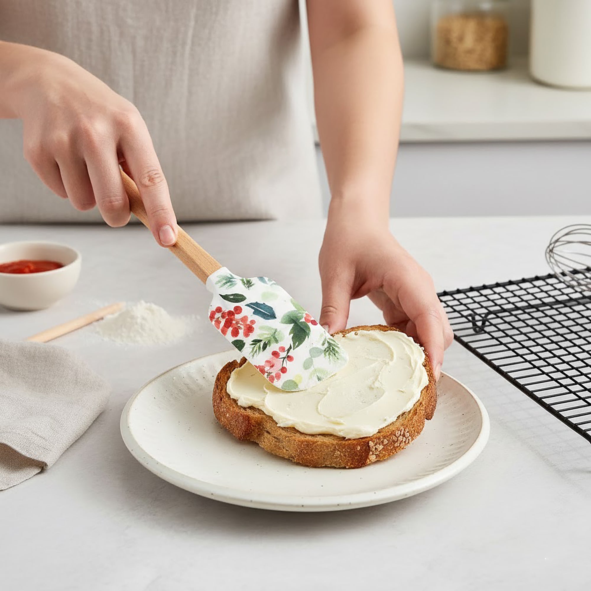 Anna-Kaci Silicone Spatula Set with Wooden Handles Bee Print Heat Resistant Kitchen Baking Tools 2 Piece