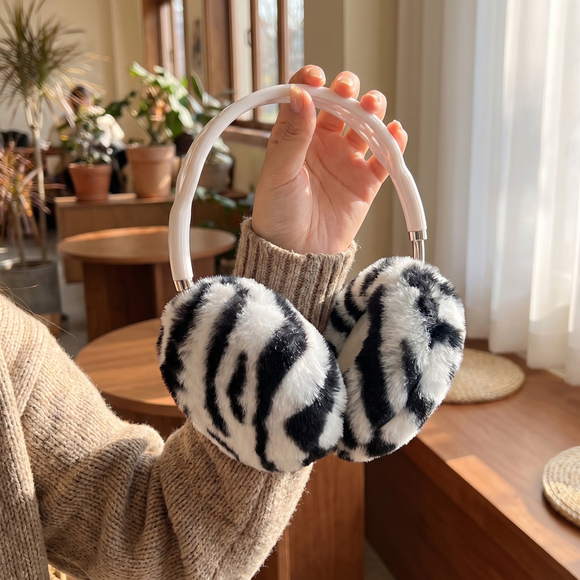 Anna-Kaci Tiger Print Plush Headphone Case for AirPods Max, Cute Furry Protective Cover with Soft Lining